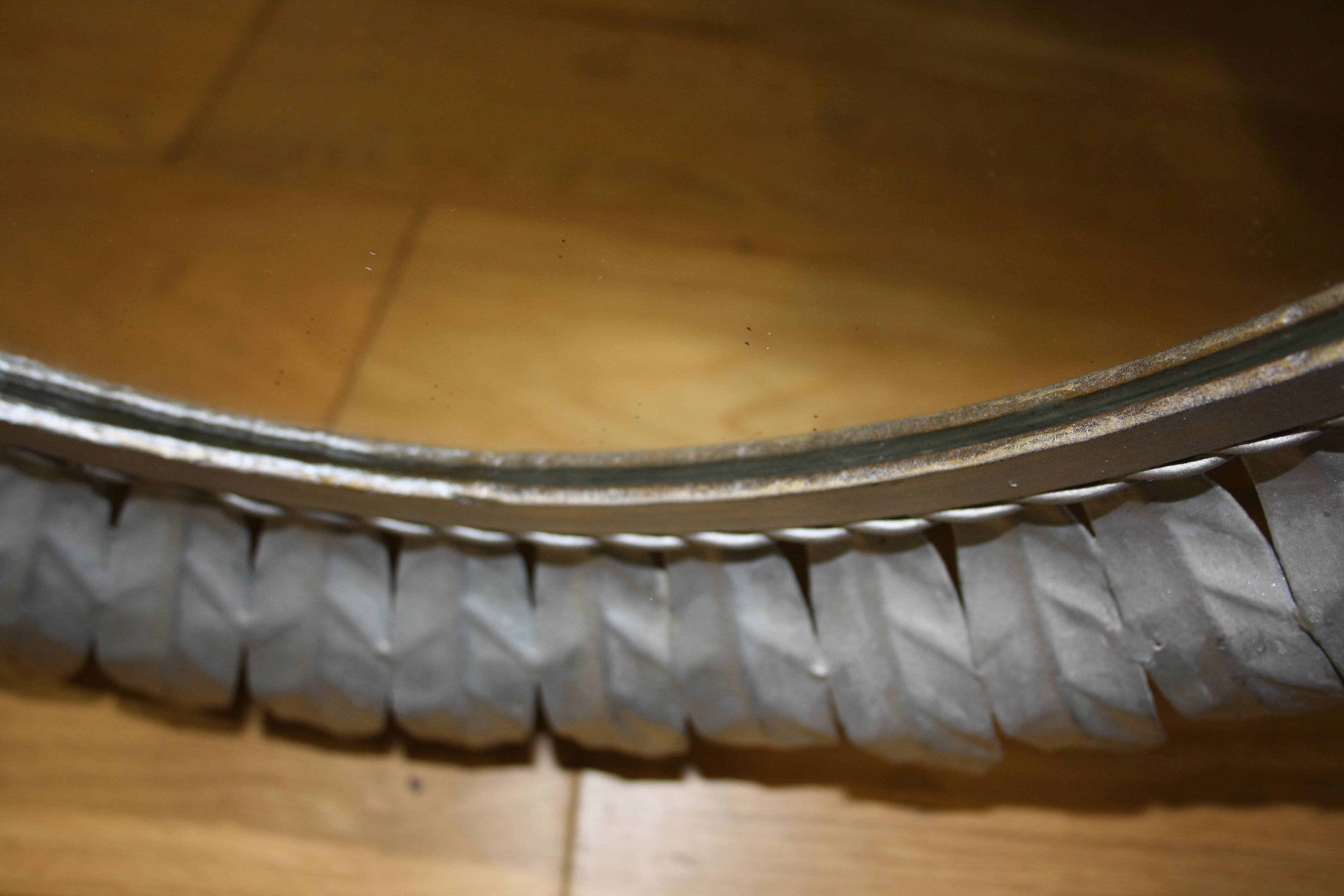 Silver mirror leaves