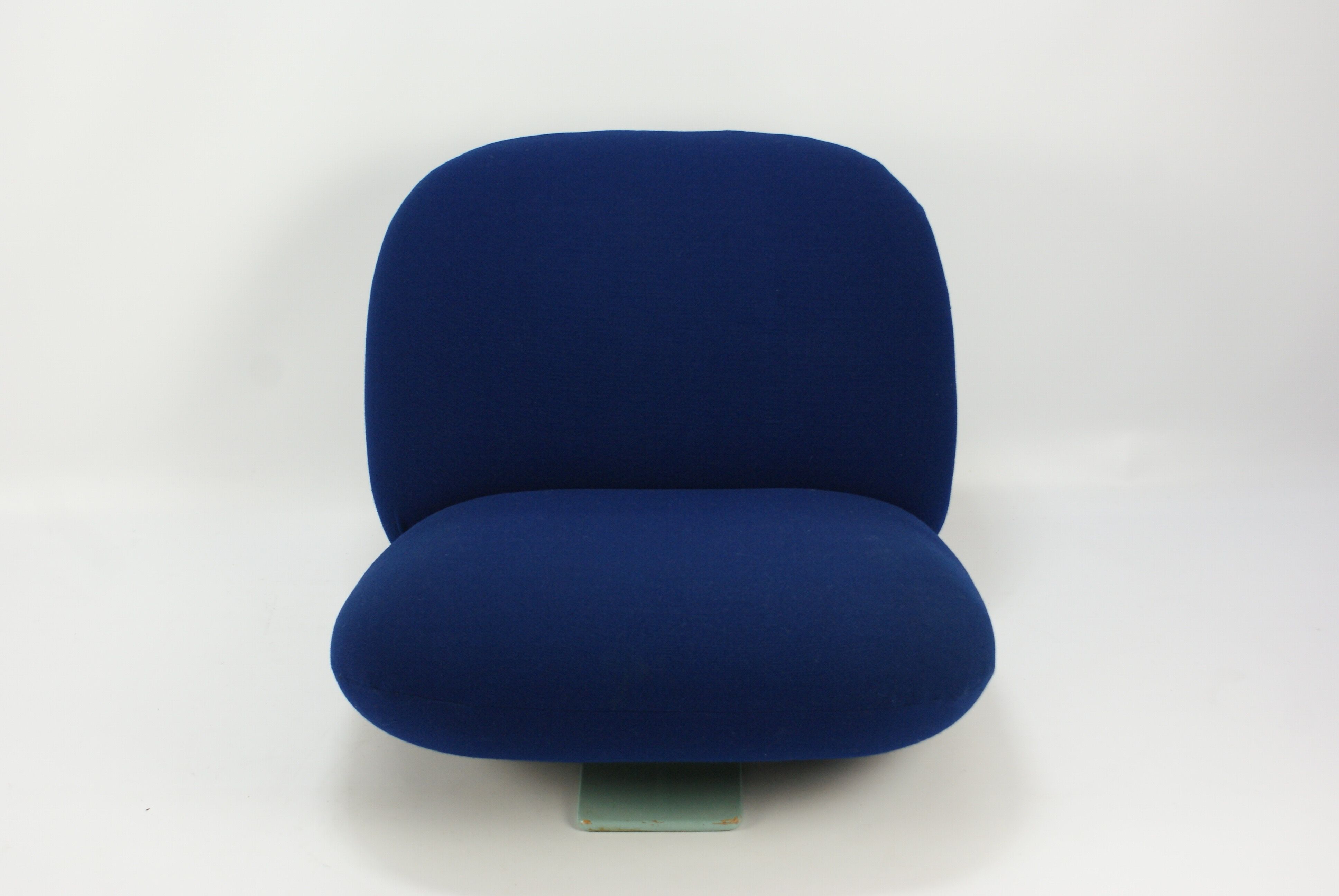 Artifort 200 lounge chair by John Jenkins 1980