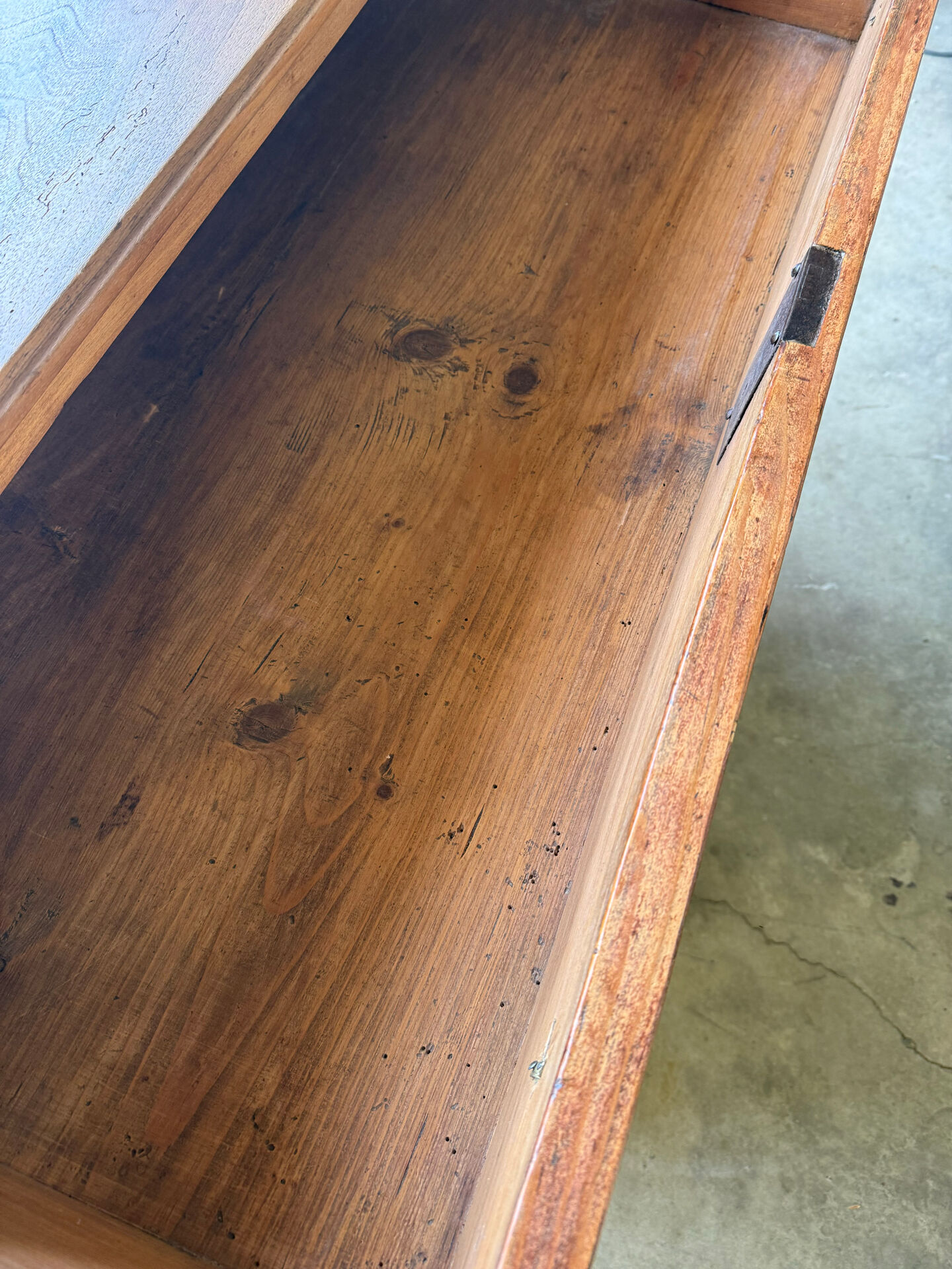 Pantaloon Chest