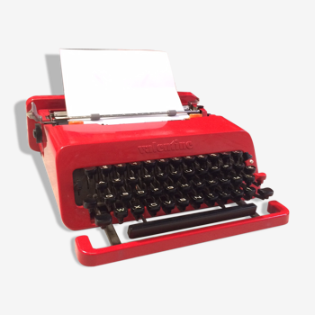 Machine à écrire Valentine design Ettore Sottsass pour Olivetti en 1969