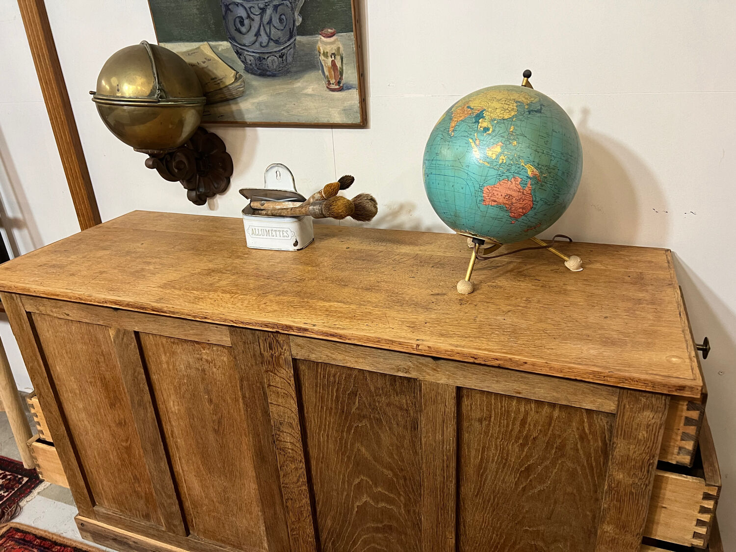 Ancien buffet en chêne à tiroirs
