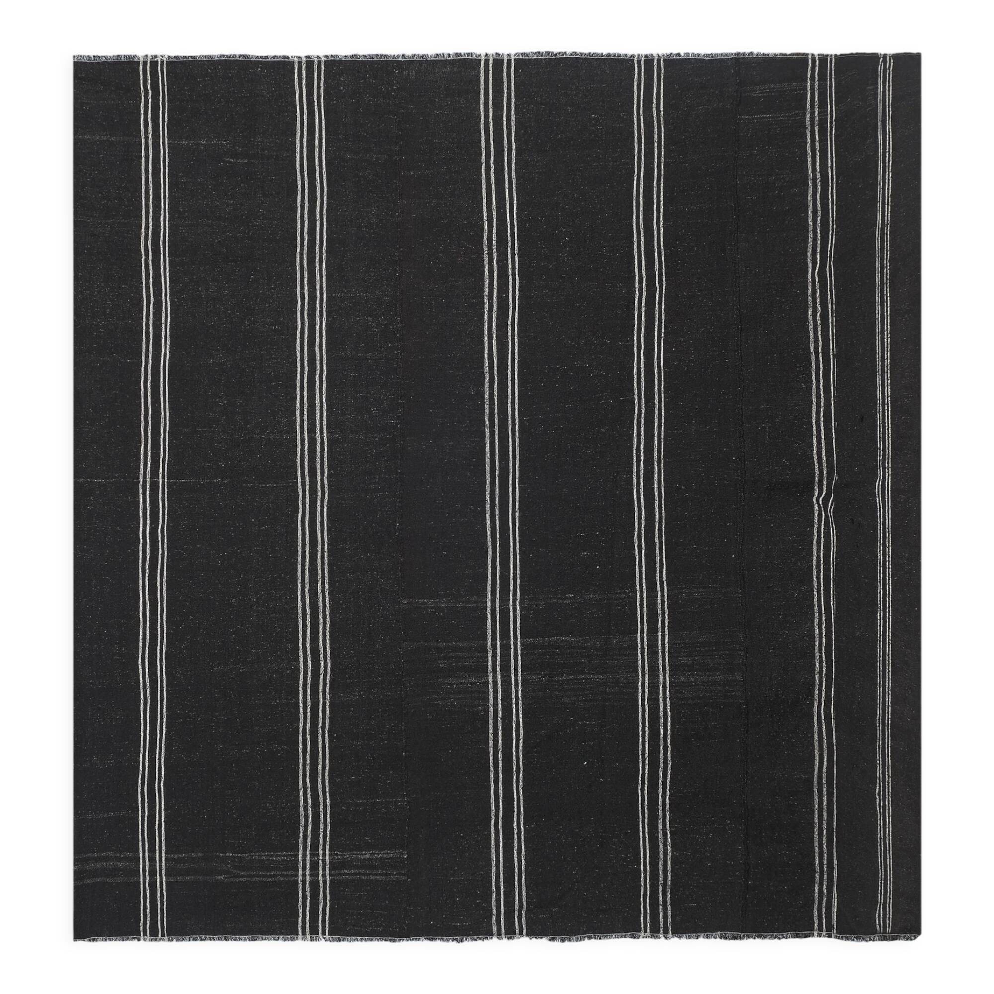 Vintage Turkish rug from Oushak, handwoven 336x388 cm