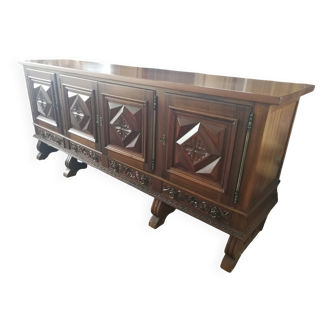 Reception buffet of 2.5m that is part of a set.