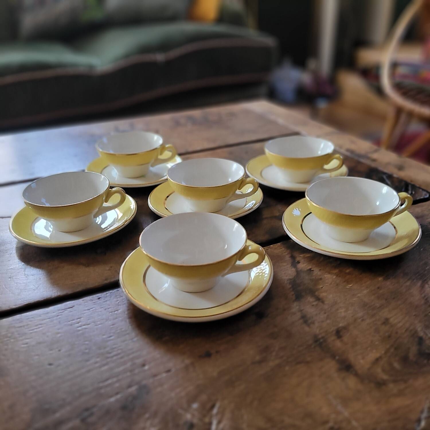 Yellow cups and saucers – 1950s–60s
Yellow cups and saucers –