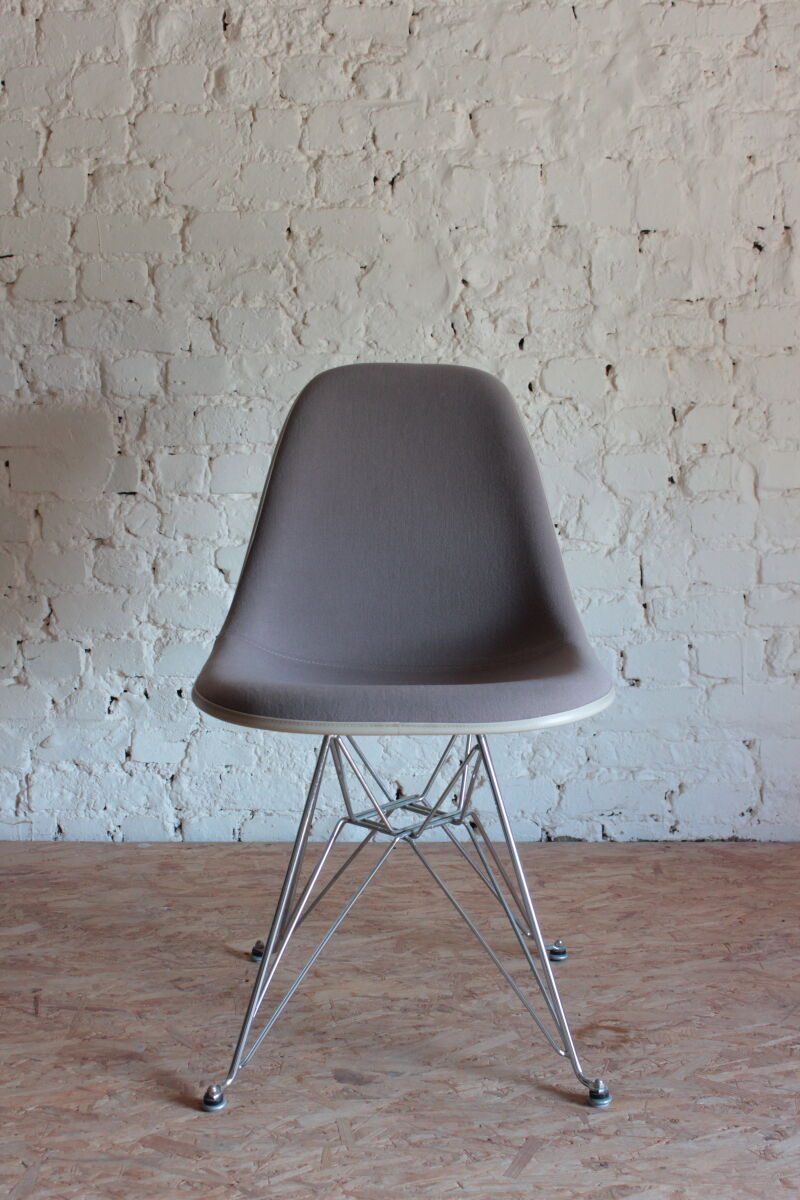 Vintage Eiffel Fiberglass Chair by Charles & Ray Eames for Herman Miller, 1970s
