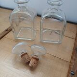 2 carafes / flacons vintages en verre