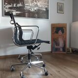 EA 117 Office chairs by Charles & Ray Eames for Vitra