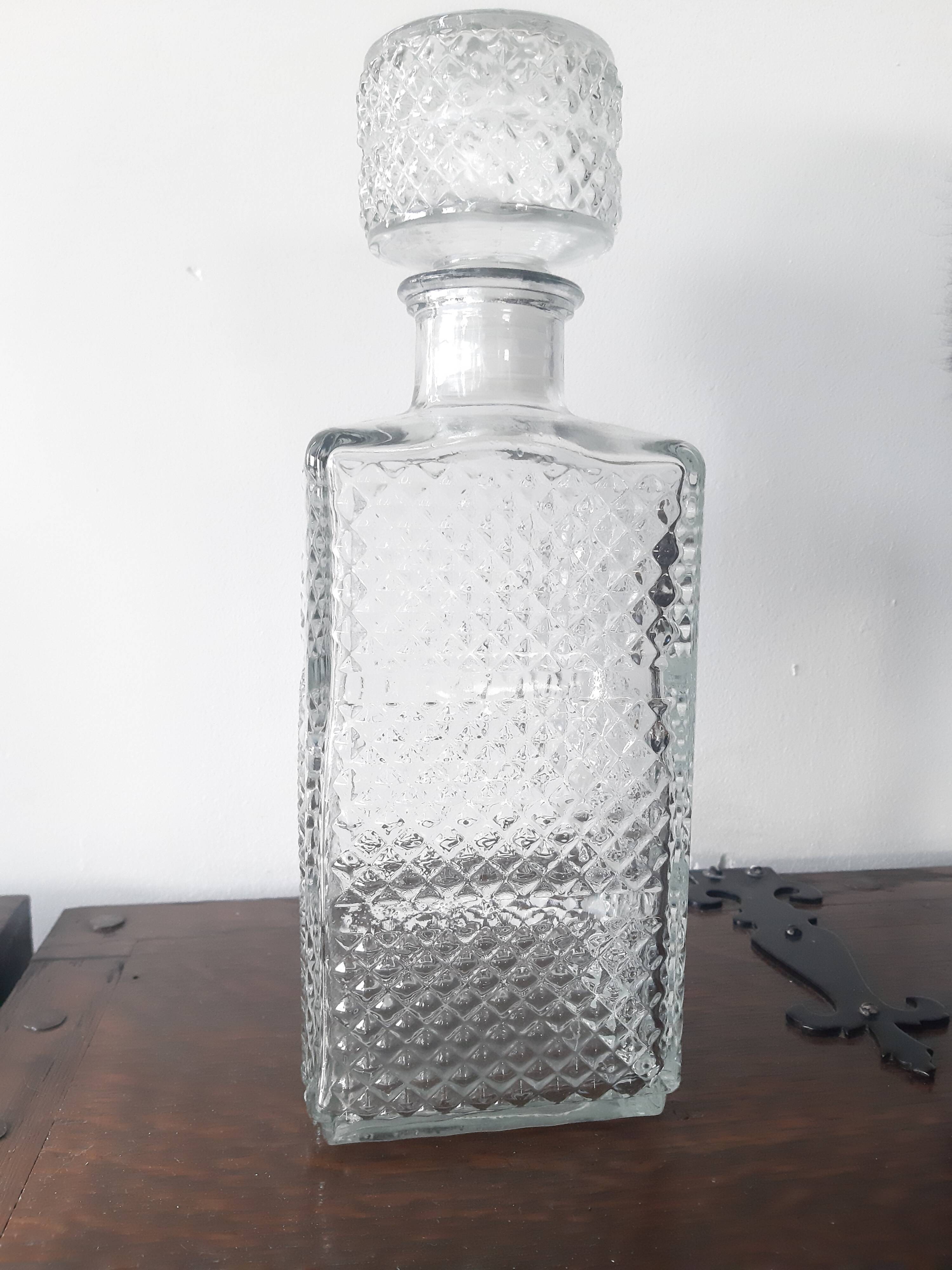Glass whiskey carafe