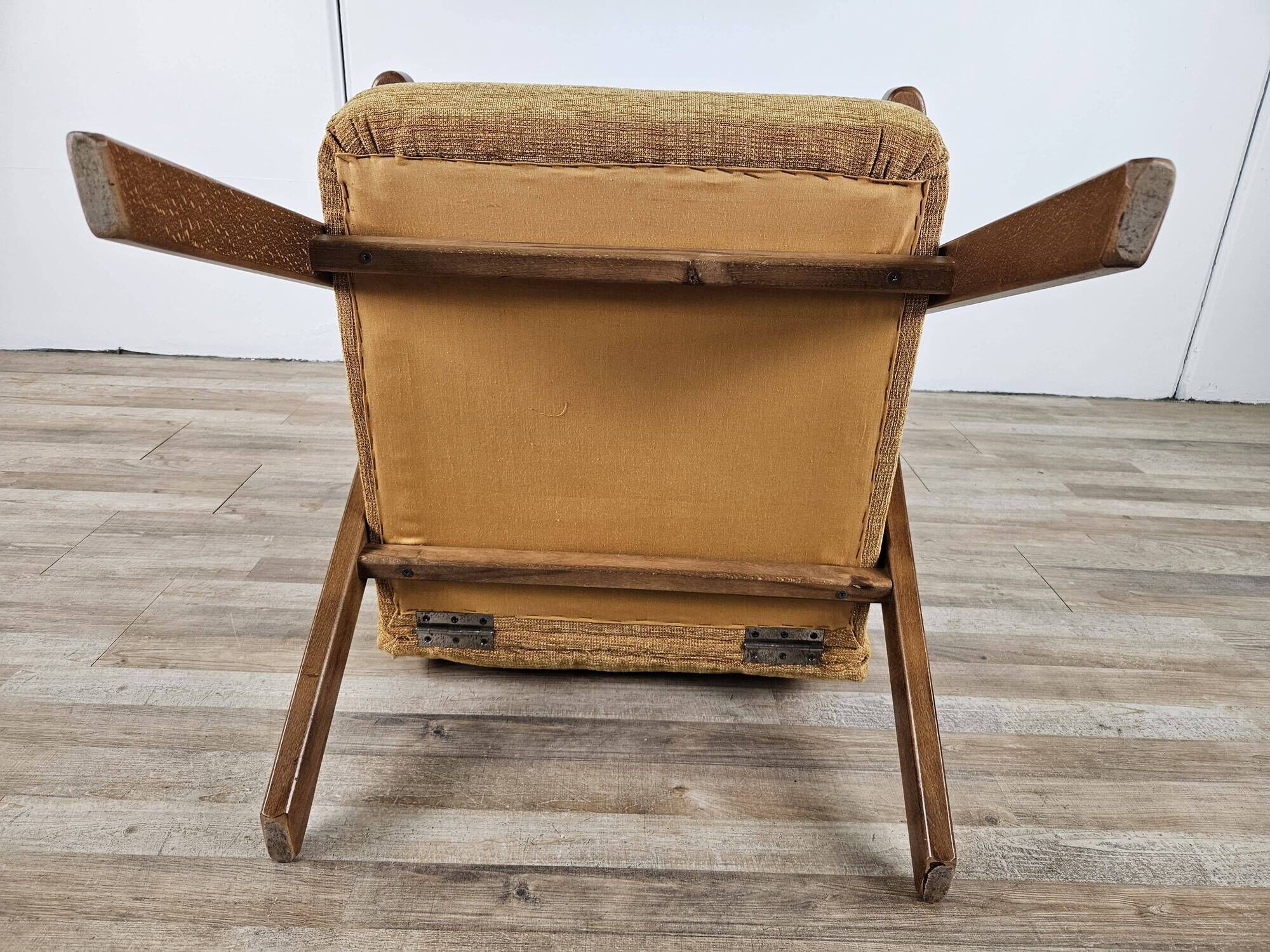 Fauteuil inclinable en bois et tissu des années 70