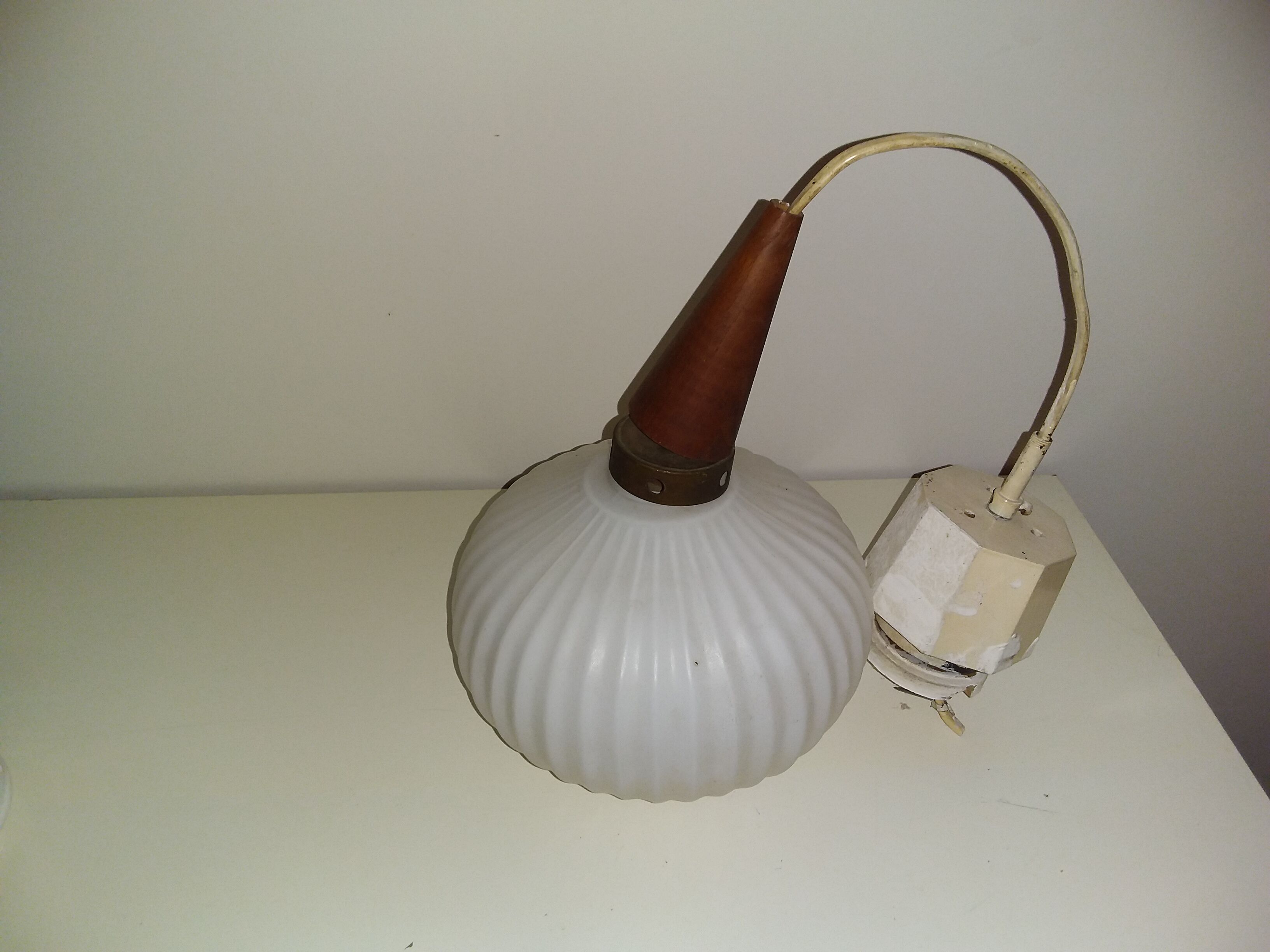Opaline suspension and wood, Scandinavian style