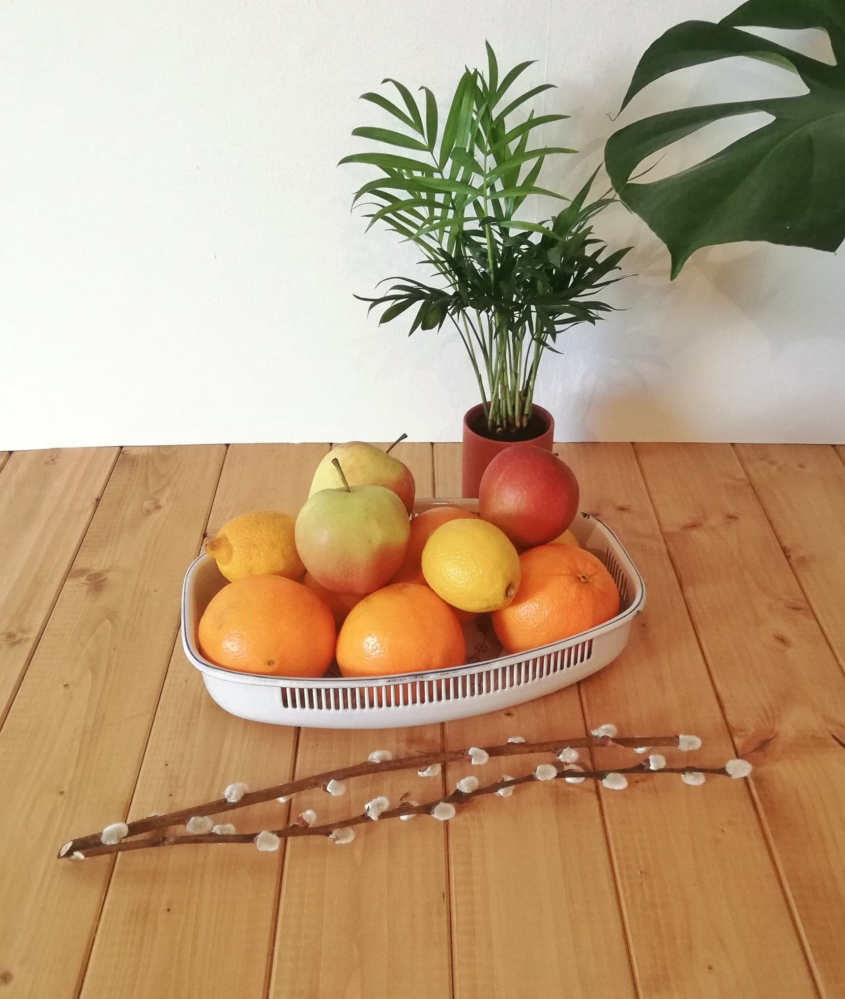 Enamelled metal dish