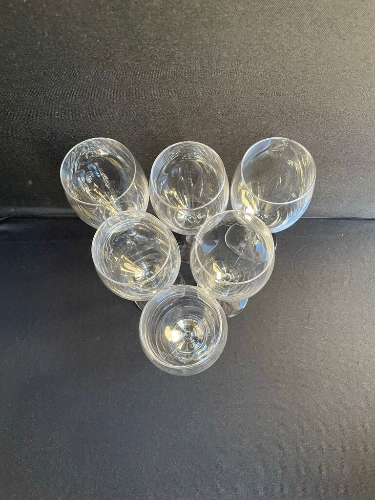 Red wine glasses