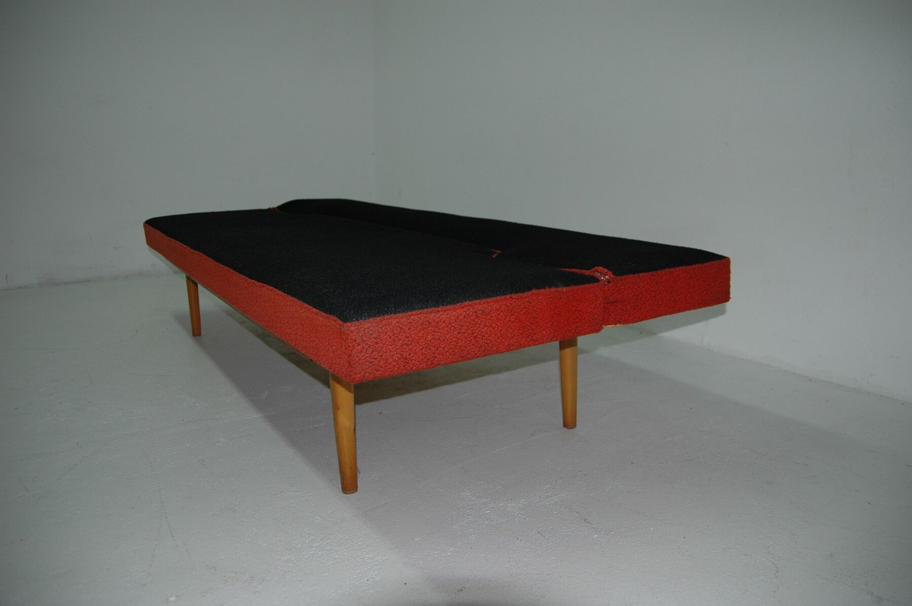 Sofa by Miroslav Navrátil, 1960s, Czechoslovakia