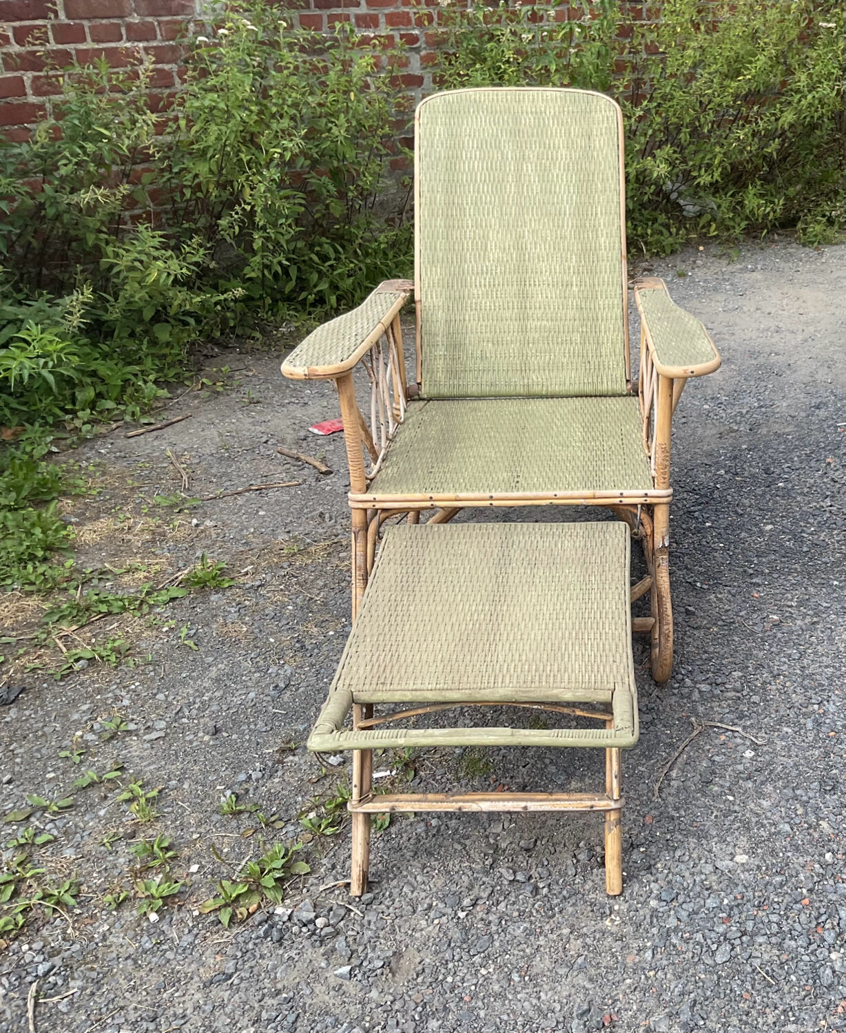 Vintage wicker rattan lounge chair