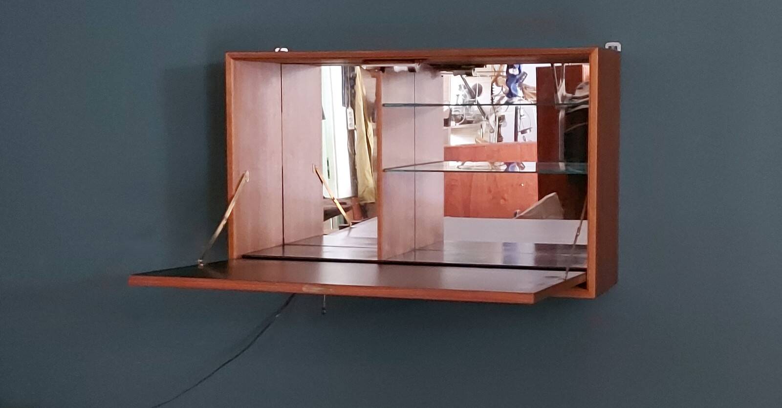 Meuble en teck, barre suspendue, Danemark 1960