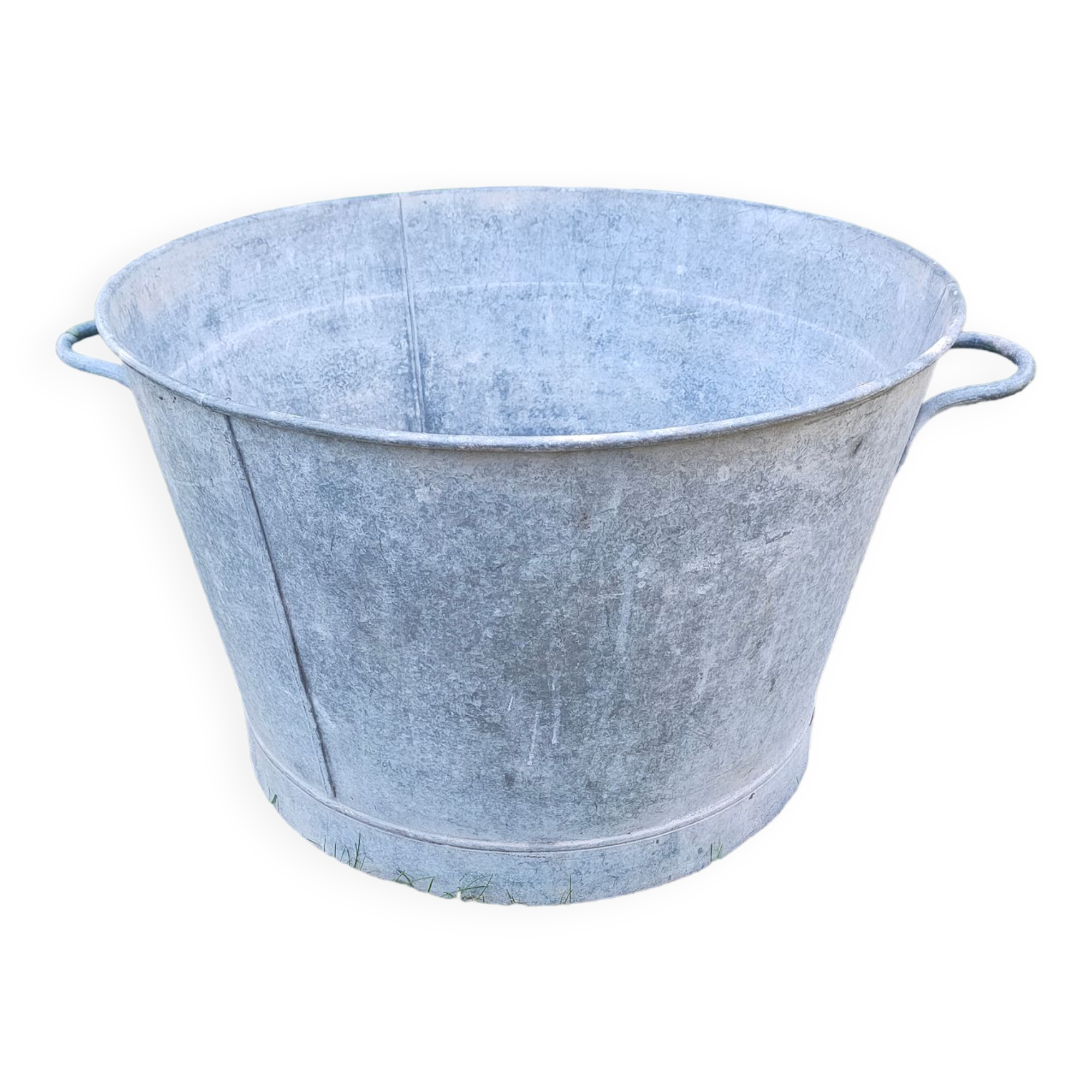 Old round zinc basin
