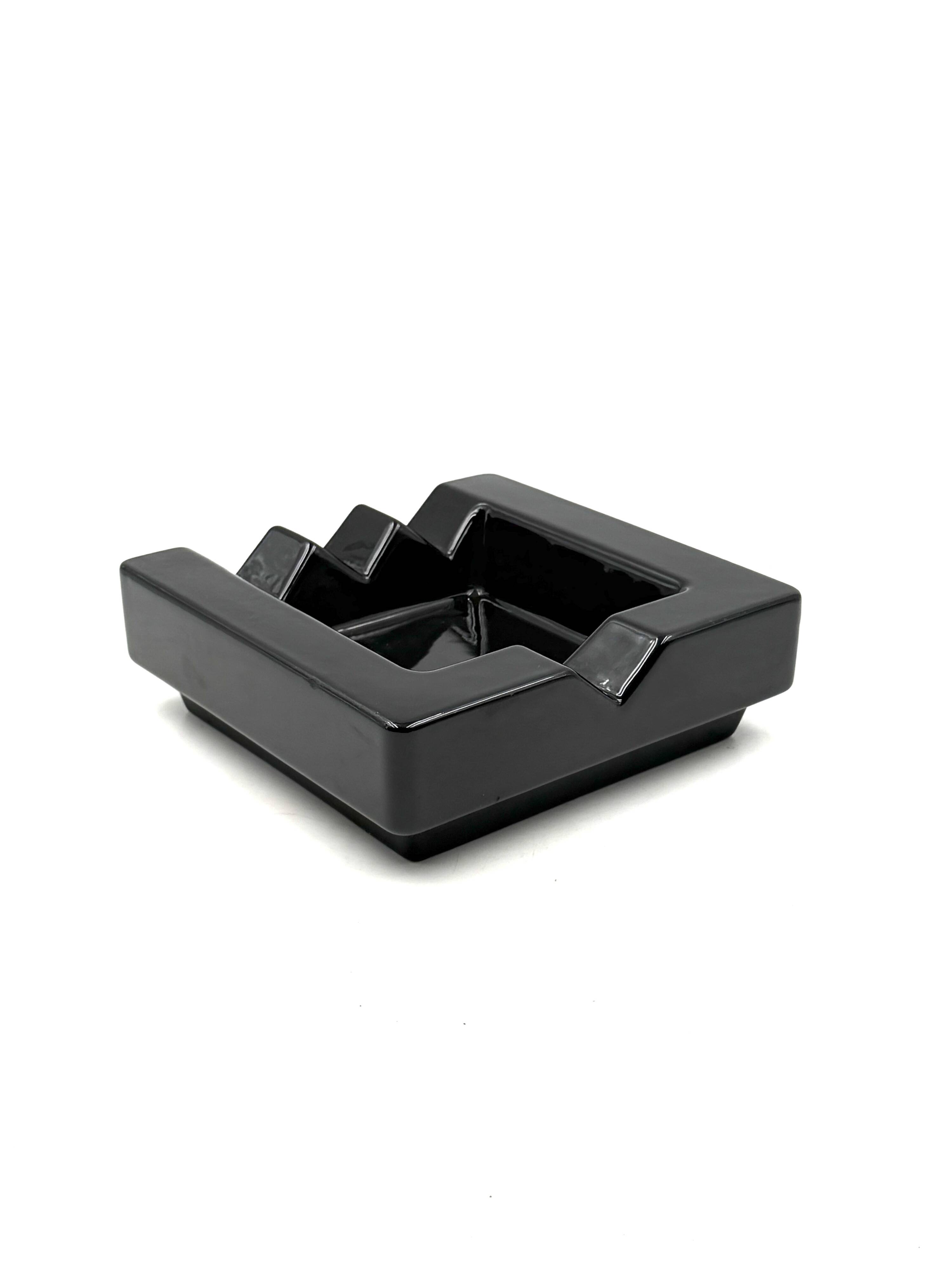 Postmodern ceramic ashtray, in the manner of Ettore Sottsass, il Mambruco,