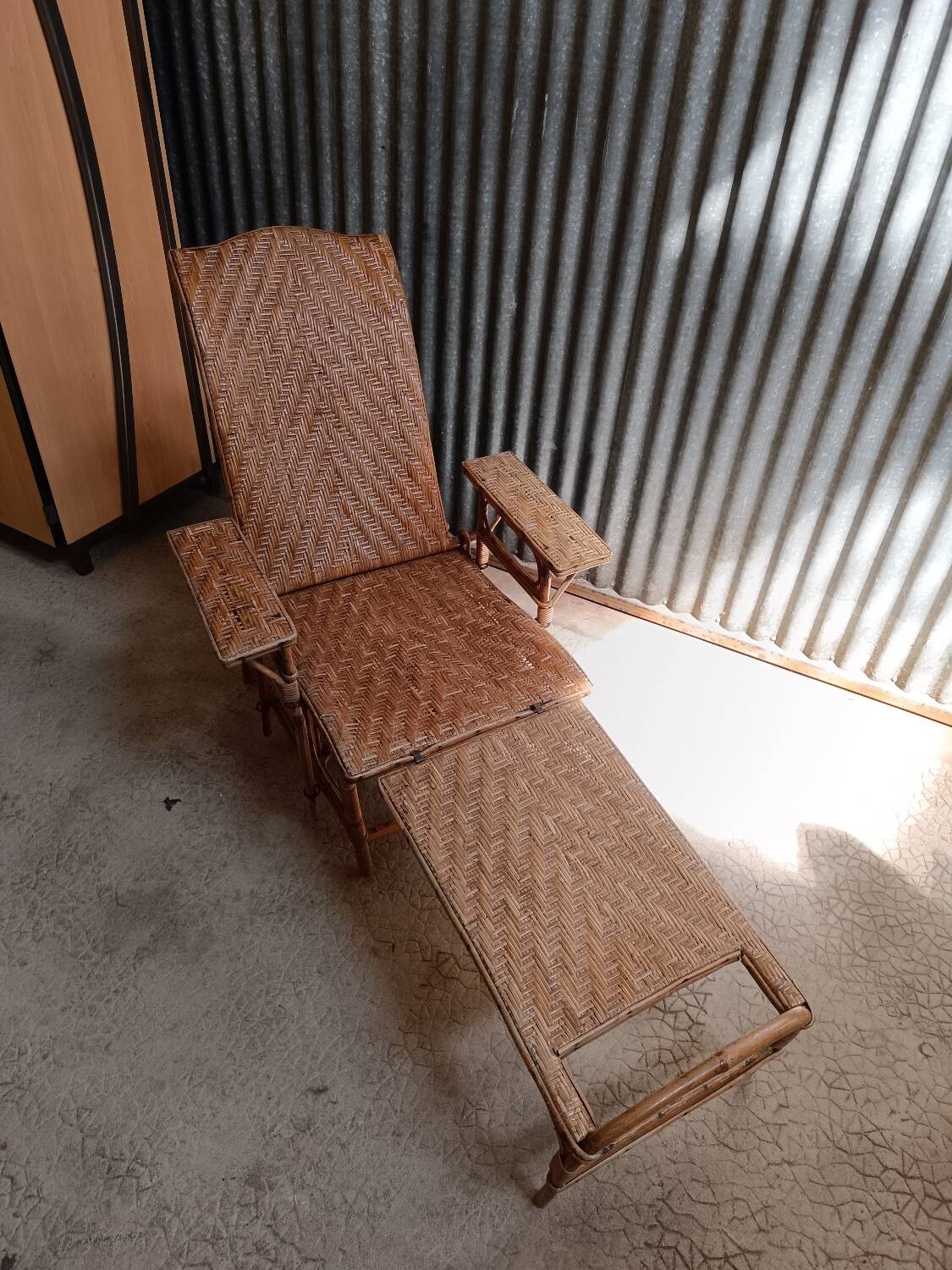 Sunbed - Vintage rattan wicker deckchairs