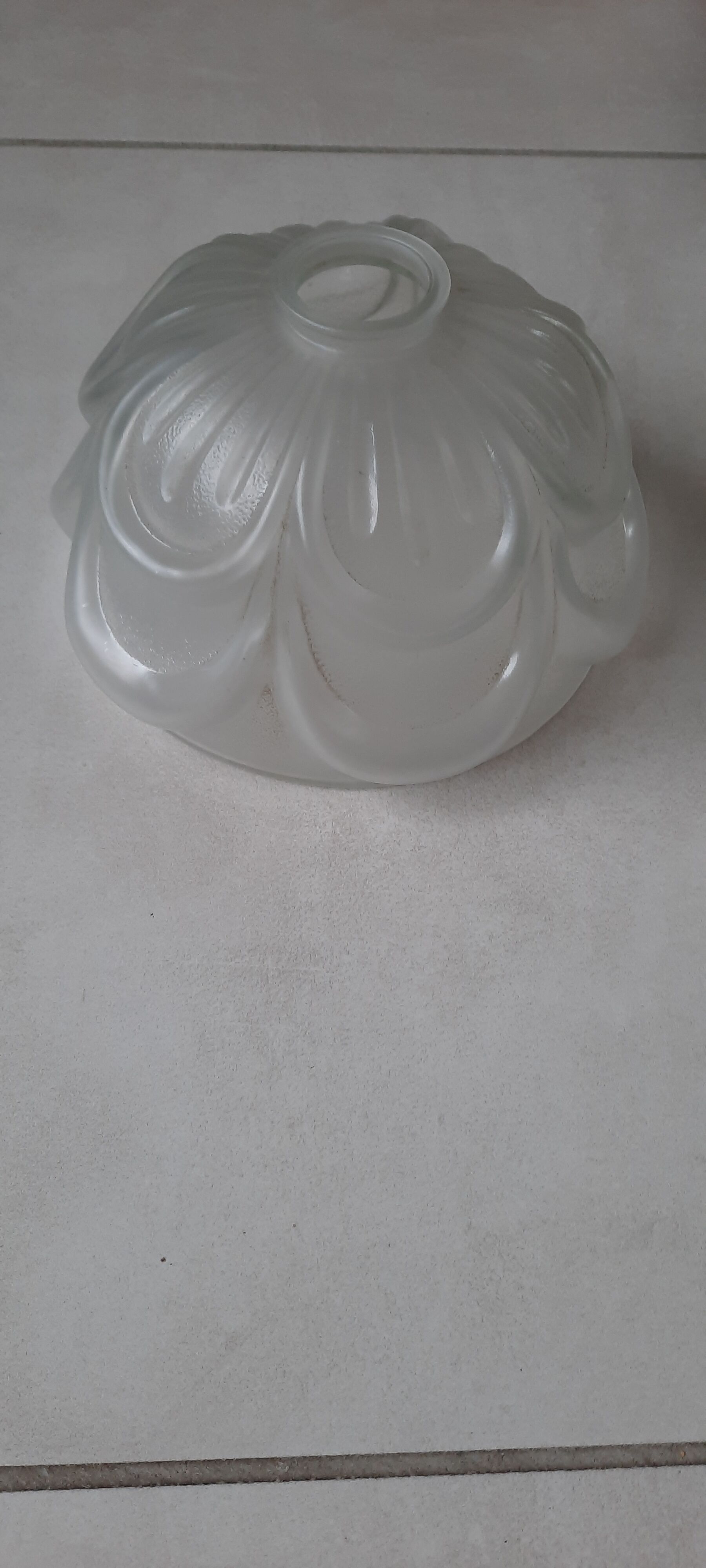 Moulded glass suspension