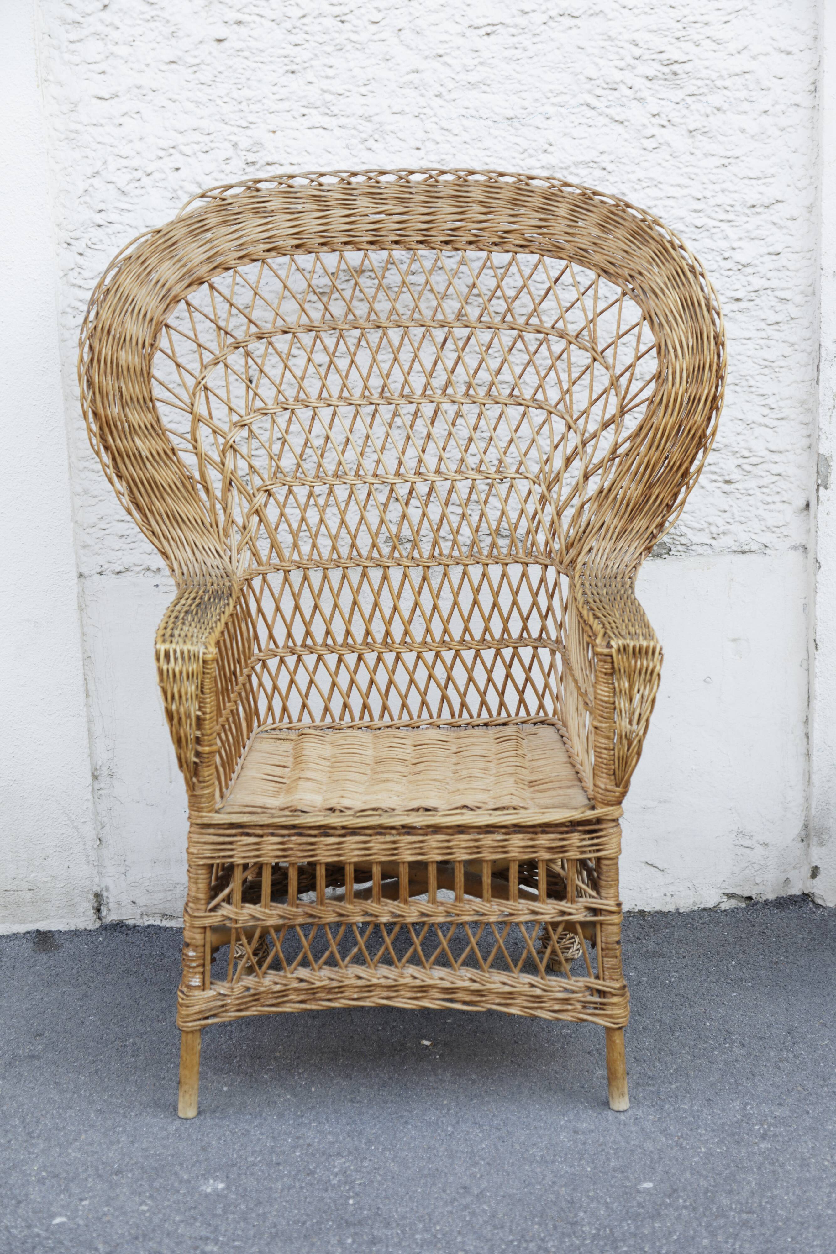 Armchair rotin braided