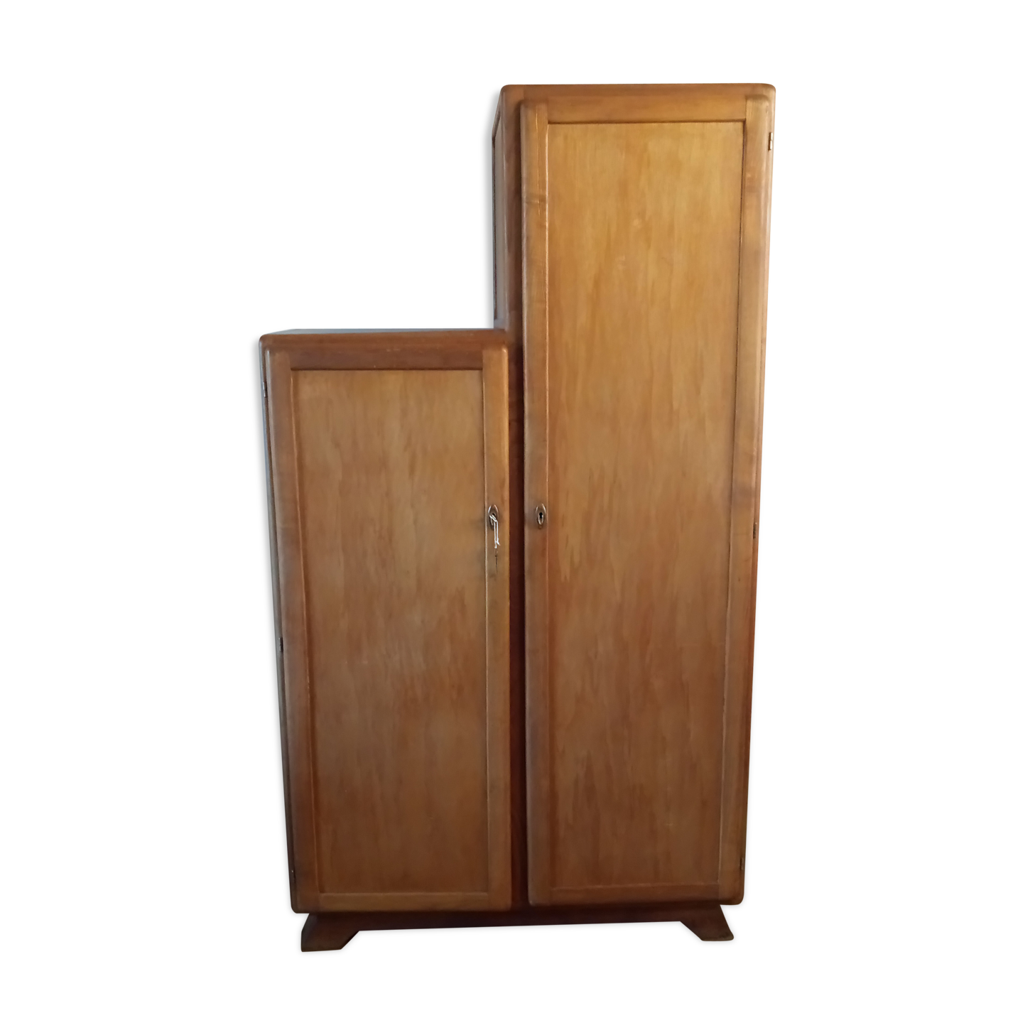 Armoire asymétrique