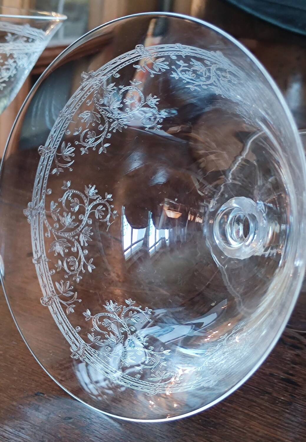 Anciennes coupes à champagne XL décor ciselé