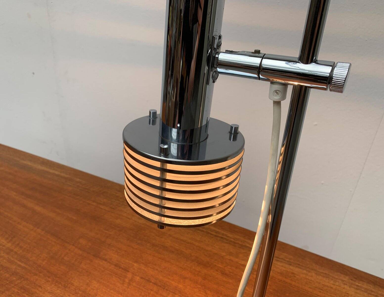 Lampe de table à lames chromées de l’ère spatiale