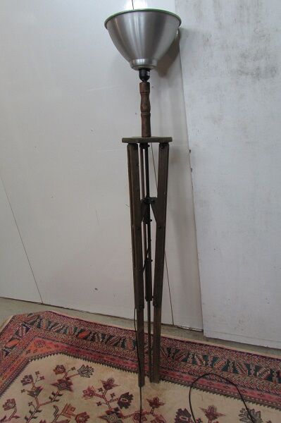 Lampadaire trépied d'ambiance