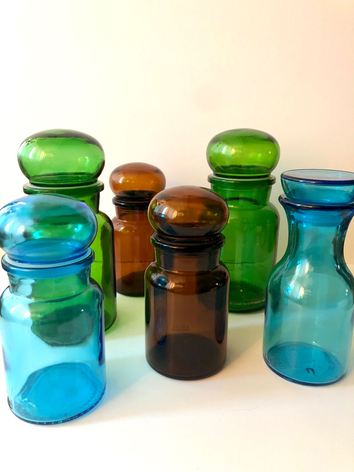 6 vintage colorful jars