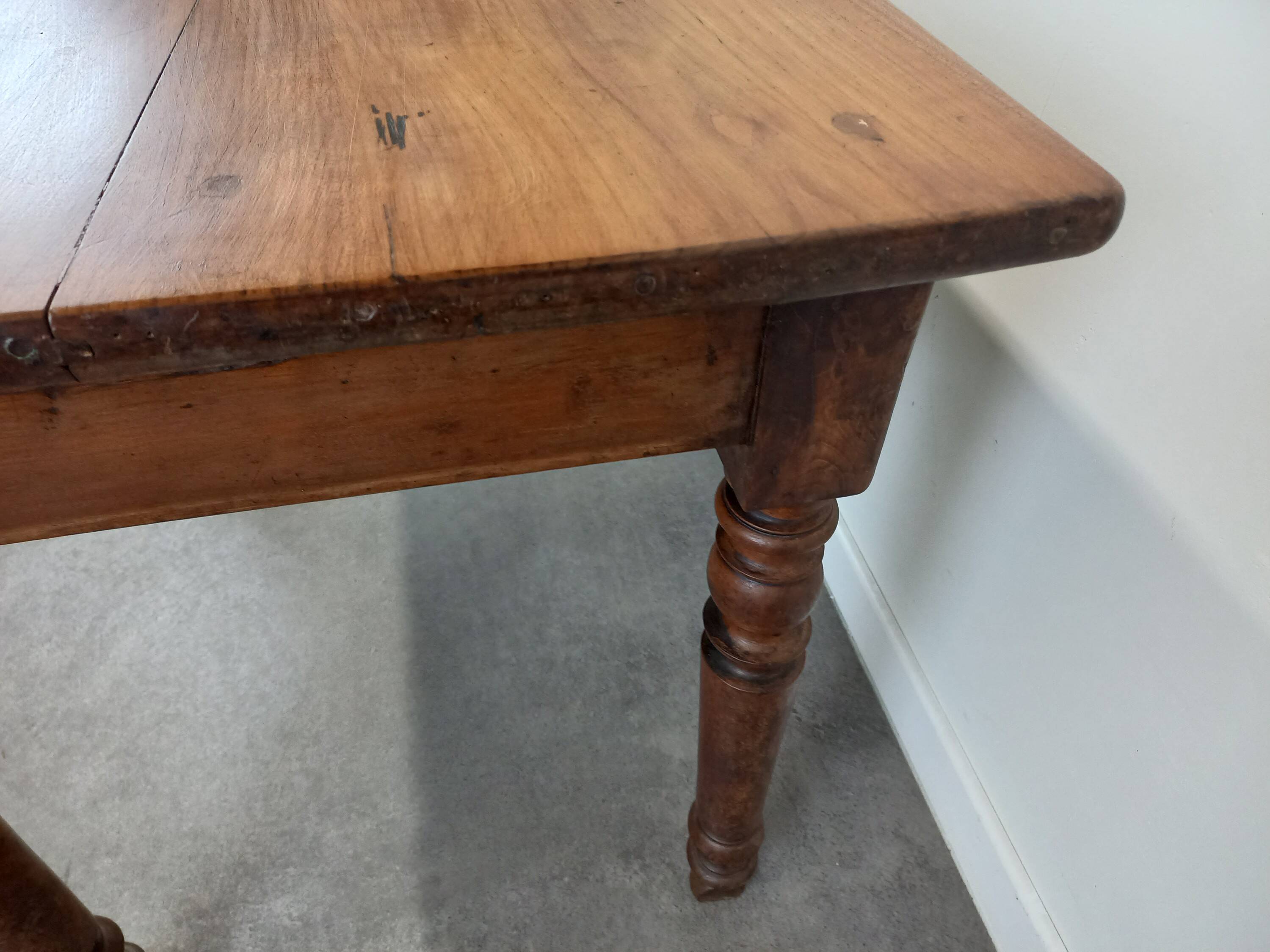 Table bistrot en noyer