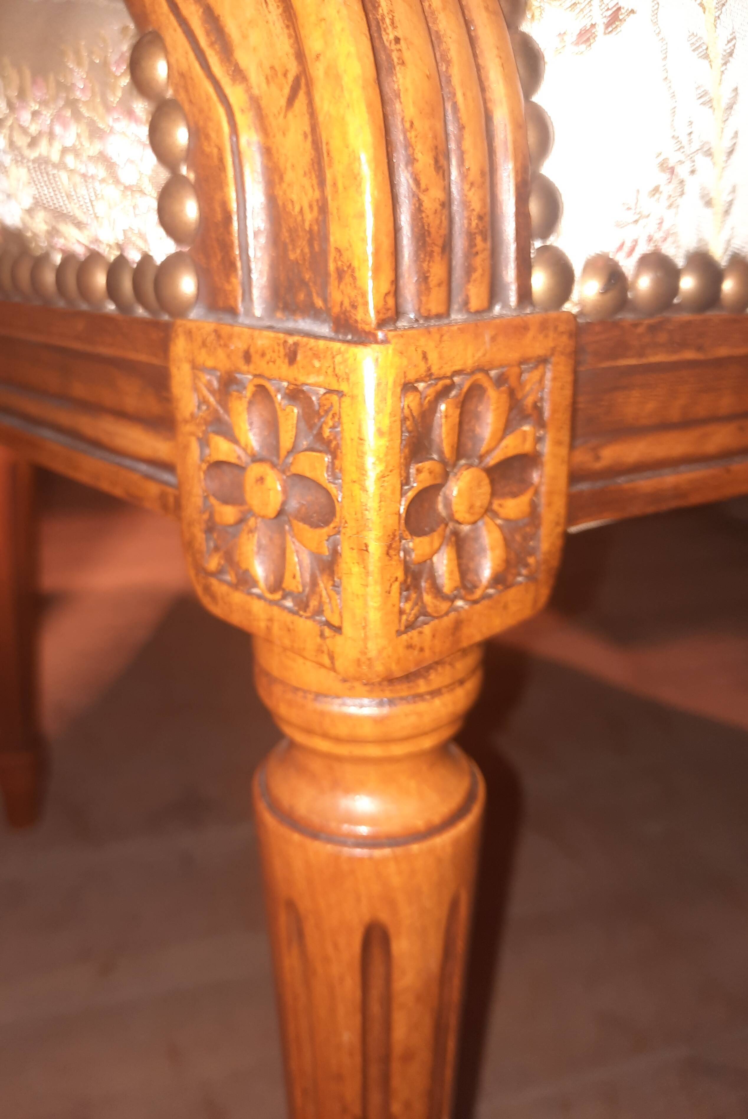 Paire de fauteuil tapissés style Louis XVI