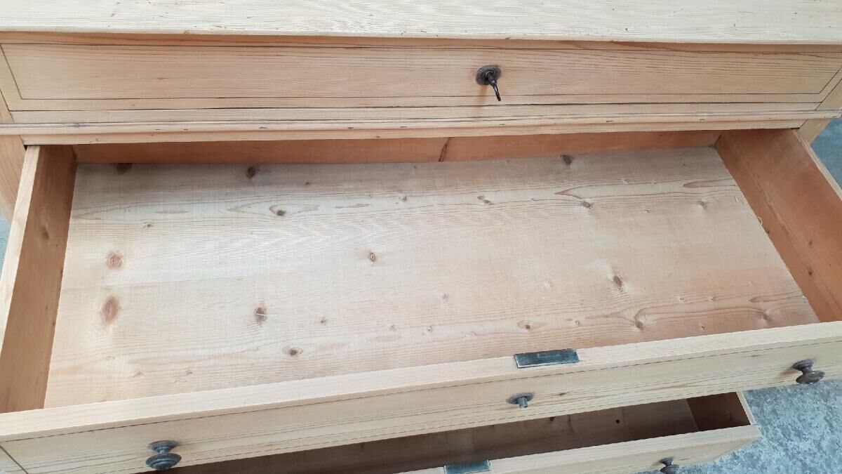 Antique pine chest of drawers