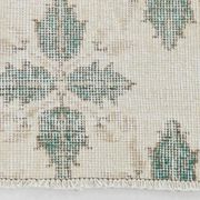Tapis persan ancien ivoire et vert à motifs géométriques, 198x296