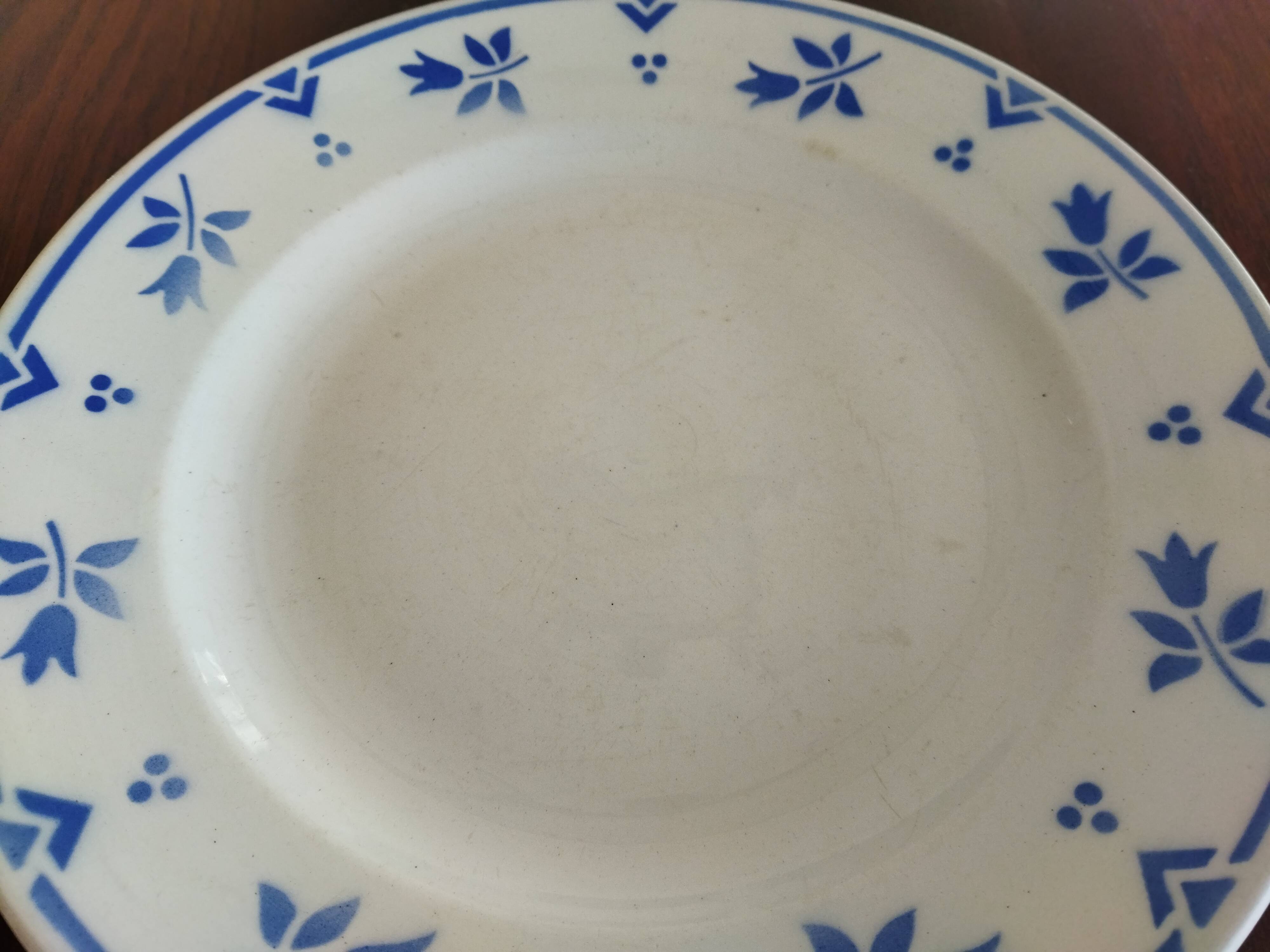 8 French earthenware dinner plates (Gien Sarreguemines Digoin Moulin des Loups Orchies)