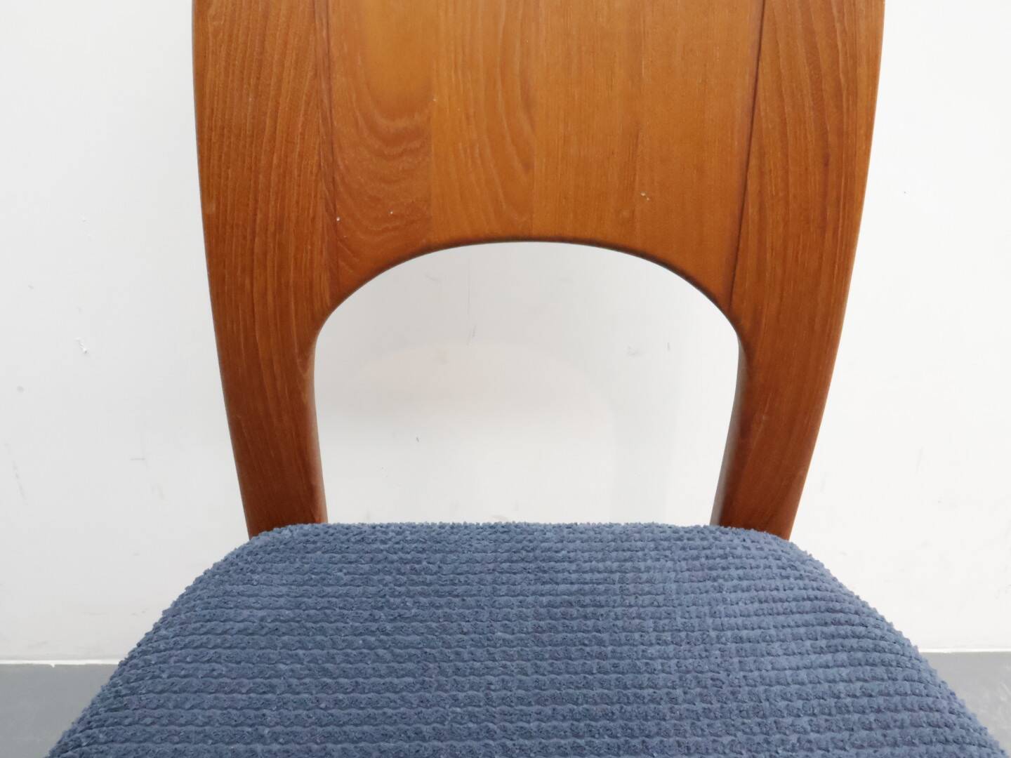 Vintage eetkamerstoelen Holstebro Denmark Teakhout nieuwe stoffering blauw