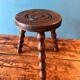 Tabouret tripode en bois