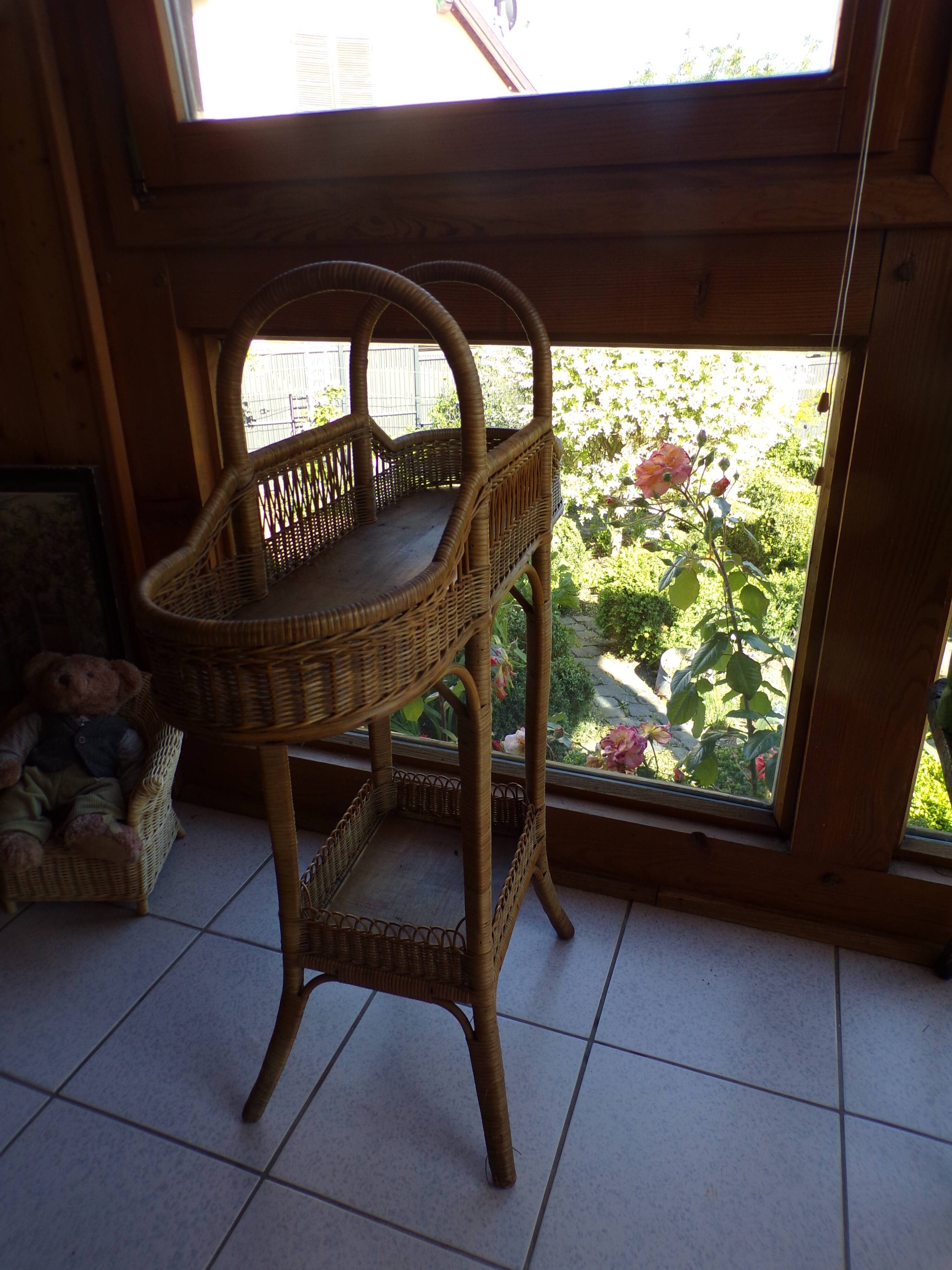 Porte plante d'interieur  osier  et rotin