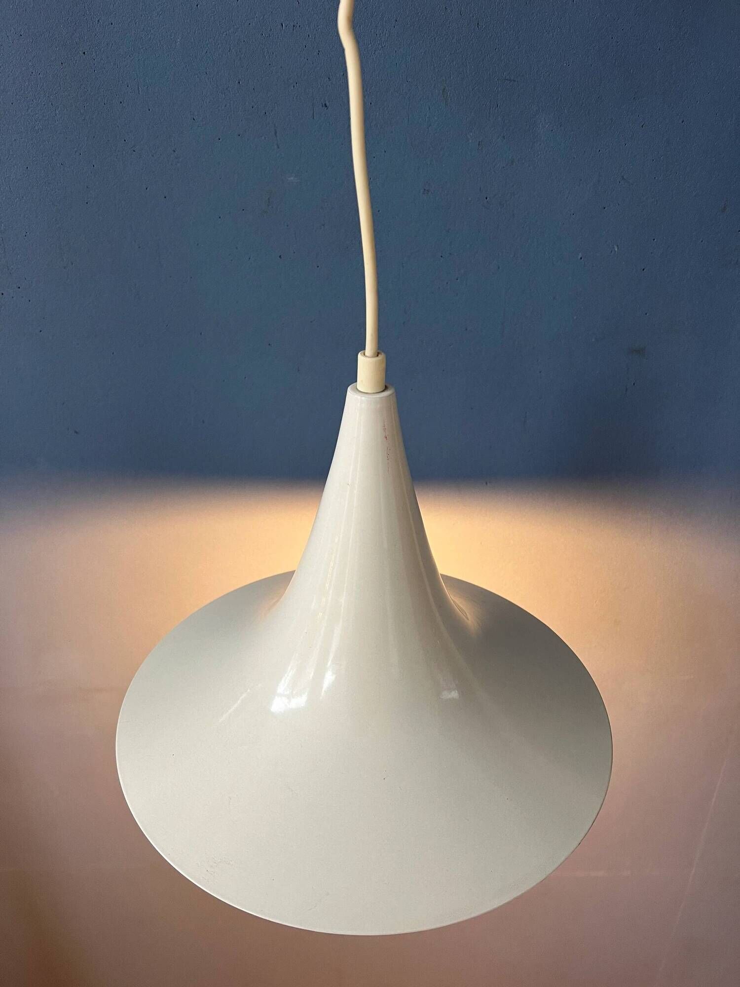 Suspension Space Age white Mid-Century witch hat shaped