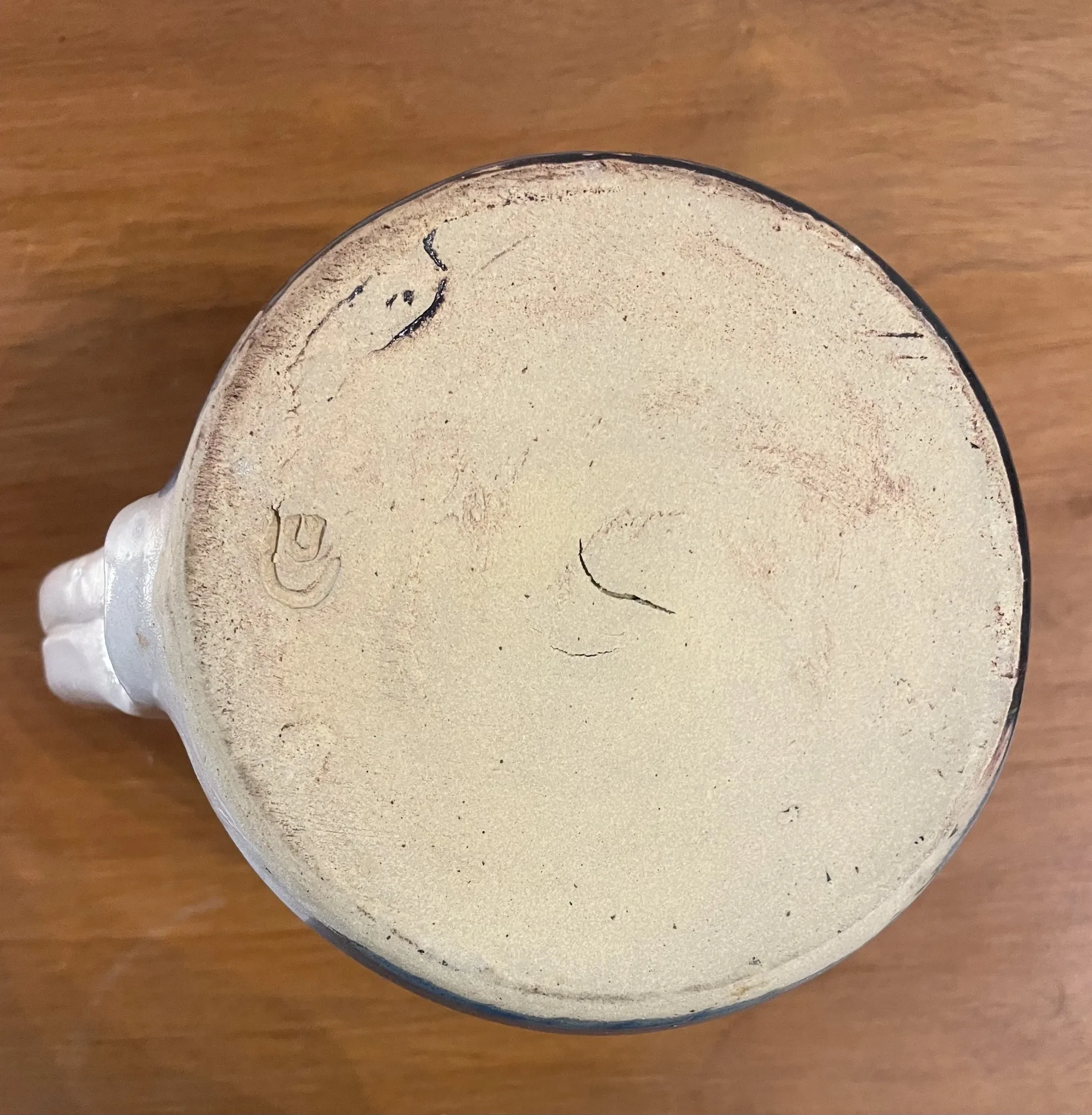 Pichet en grès beige et bleu