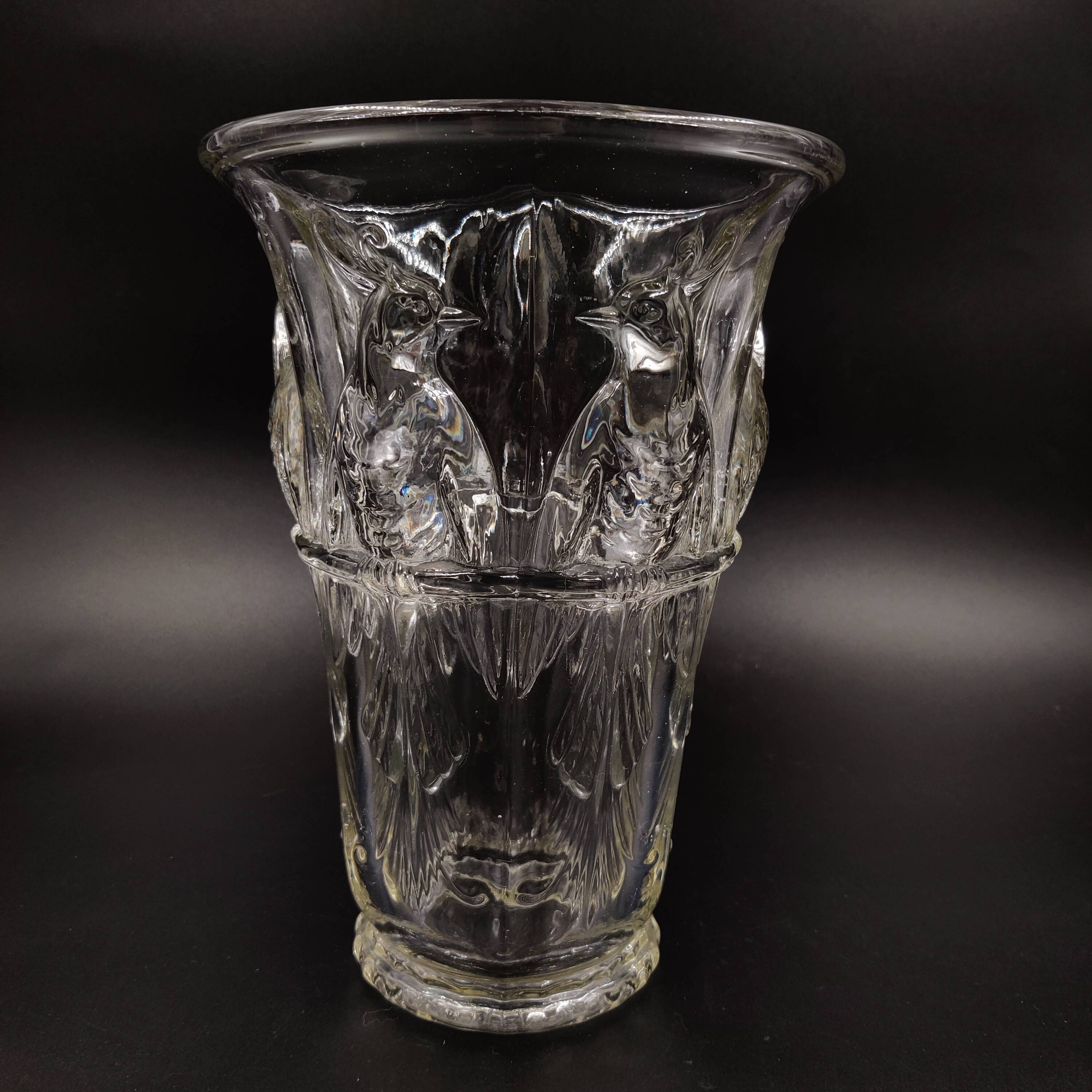 French Art Deco glass vase with cockatoo motif by Verlux