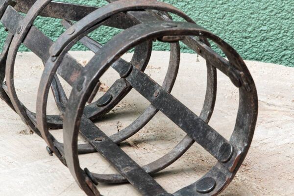 Suspension cage en fer forgé riveté