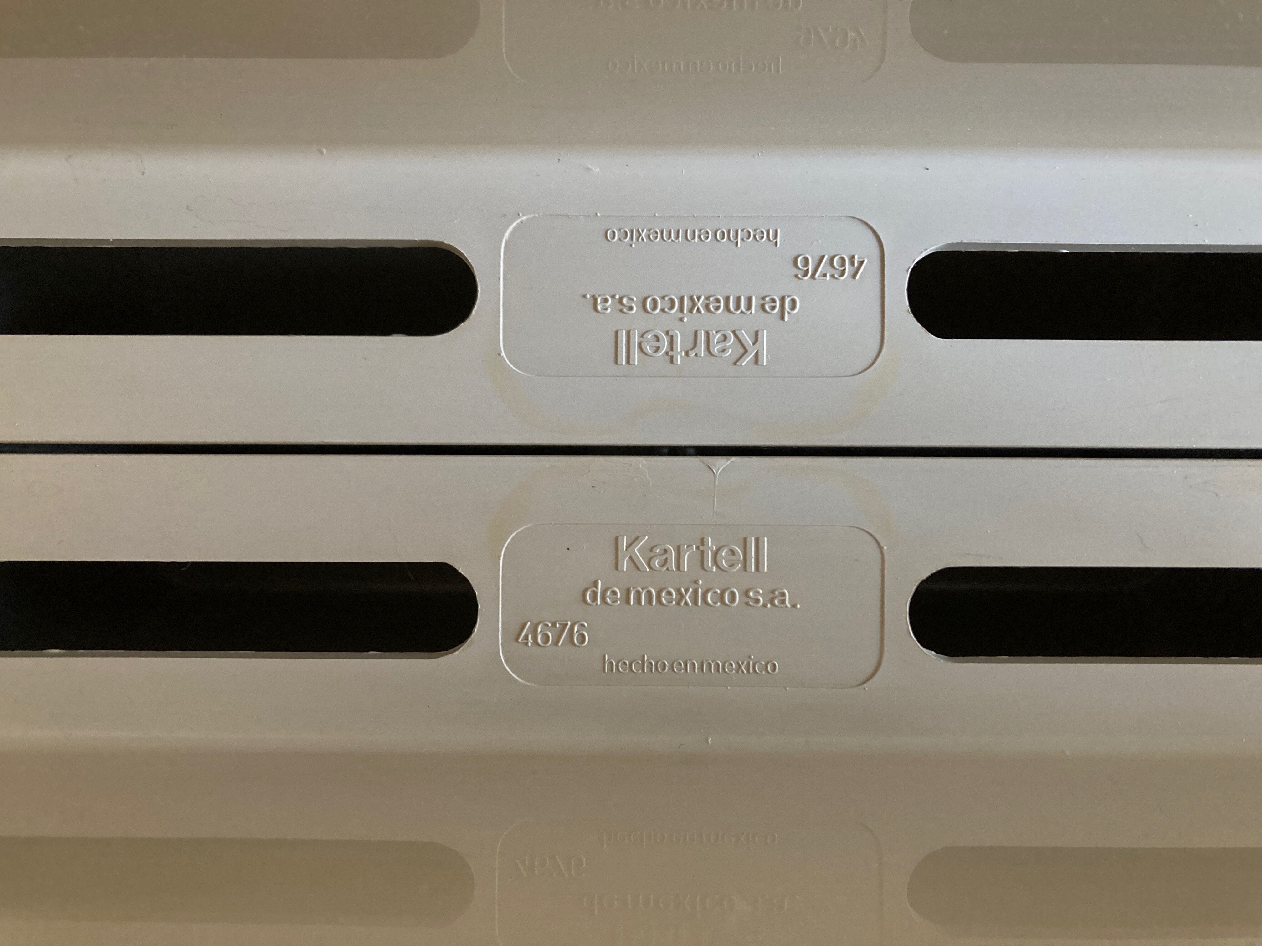 Porte revues par Giotto Stoppino pour Kartell 1971