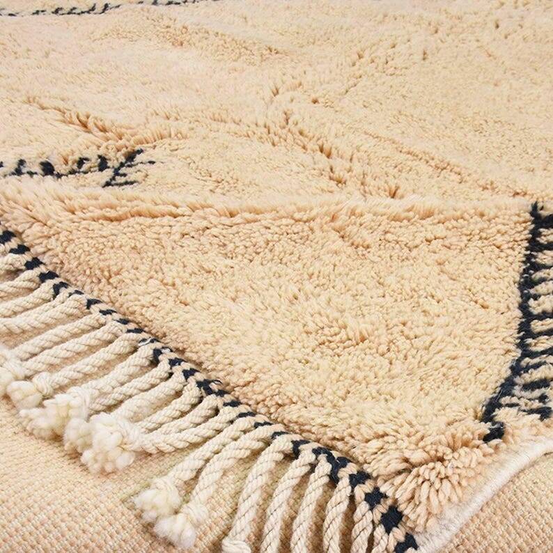 Traditional handmade Moroccan wool rug 250cmx150cm