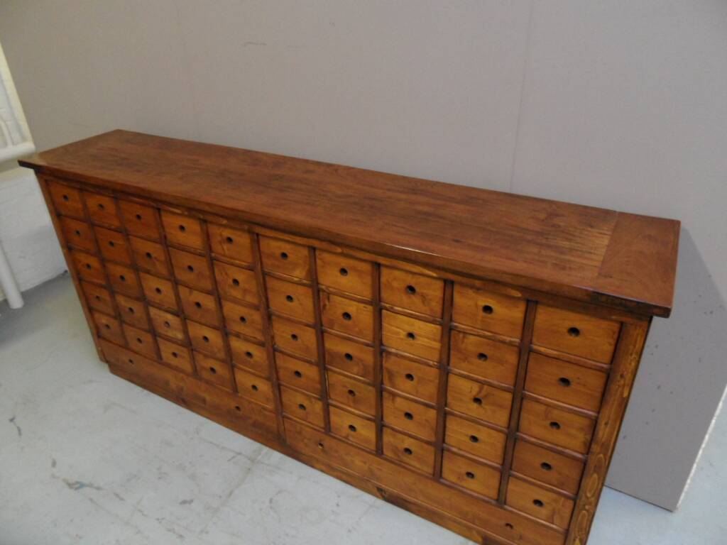 Meuble d'apothicaire vintage avec 52 tiroirs
