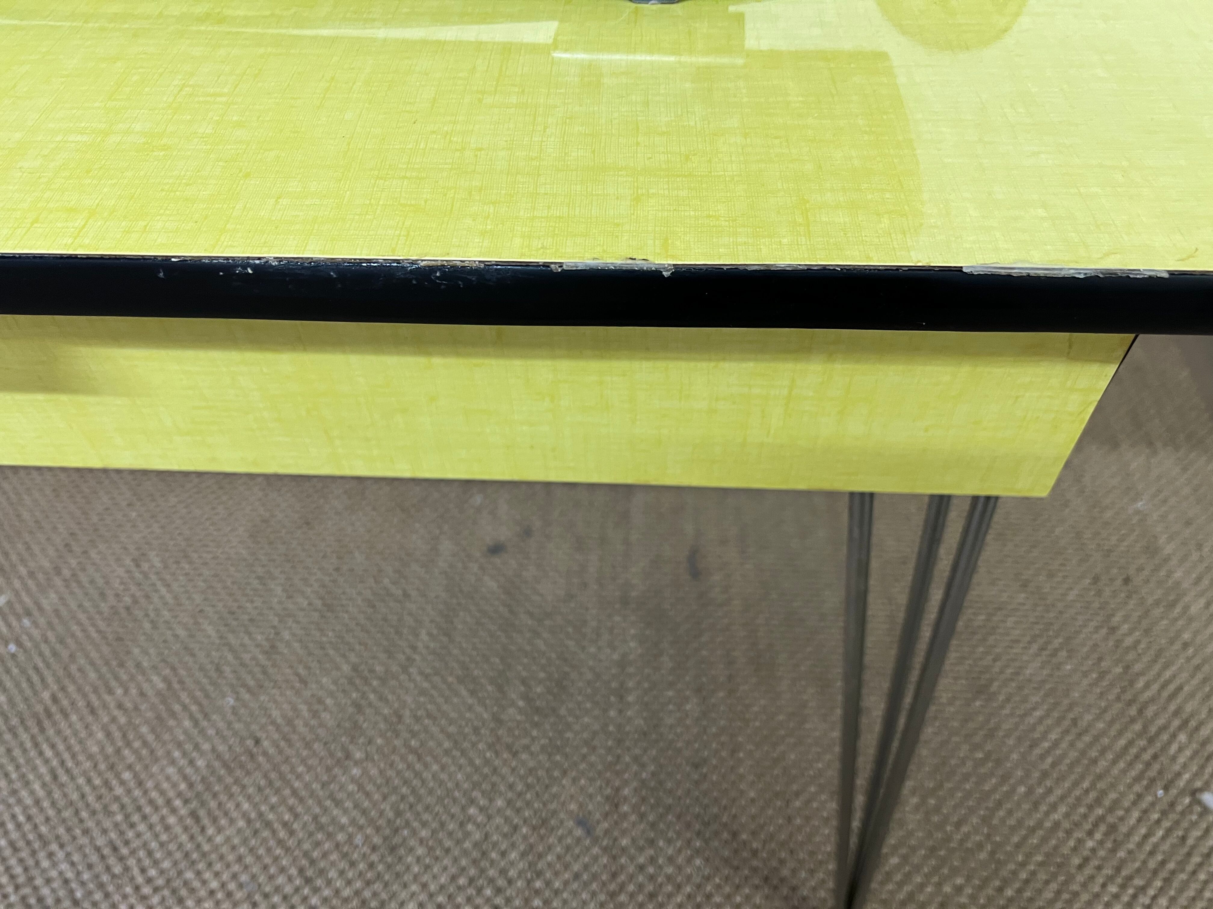 Table in Formica legs Eiffel