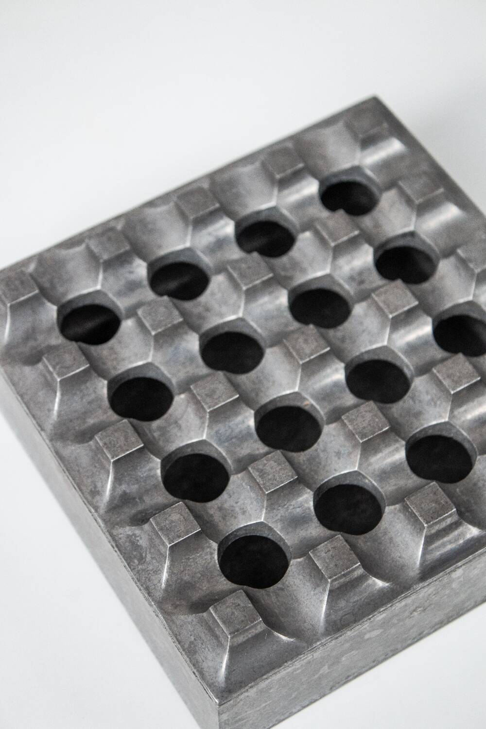 Cendrier ULTIMA 15 par Holger Bäckström & Bo Ljungberg