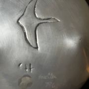 vide poche en aluminium poli, signée et estampillée dans la masse