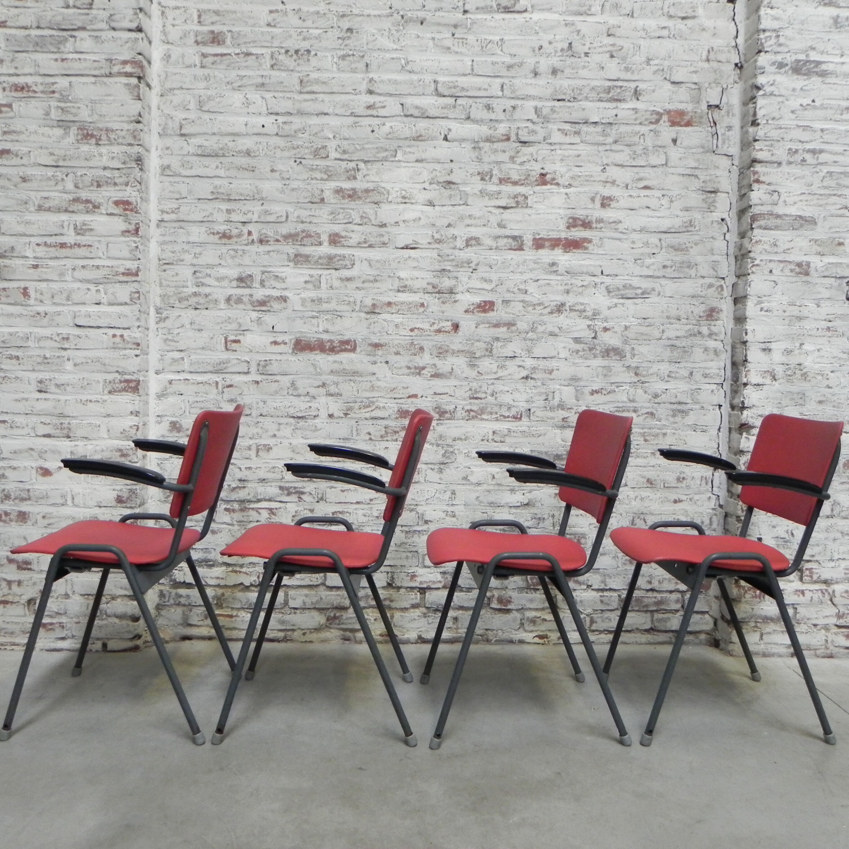 Set de 4 chaises de table vintage avec accoudoirs