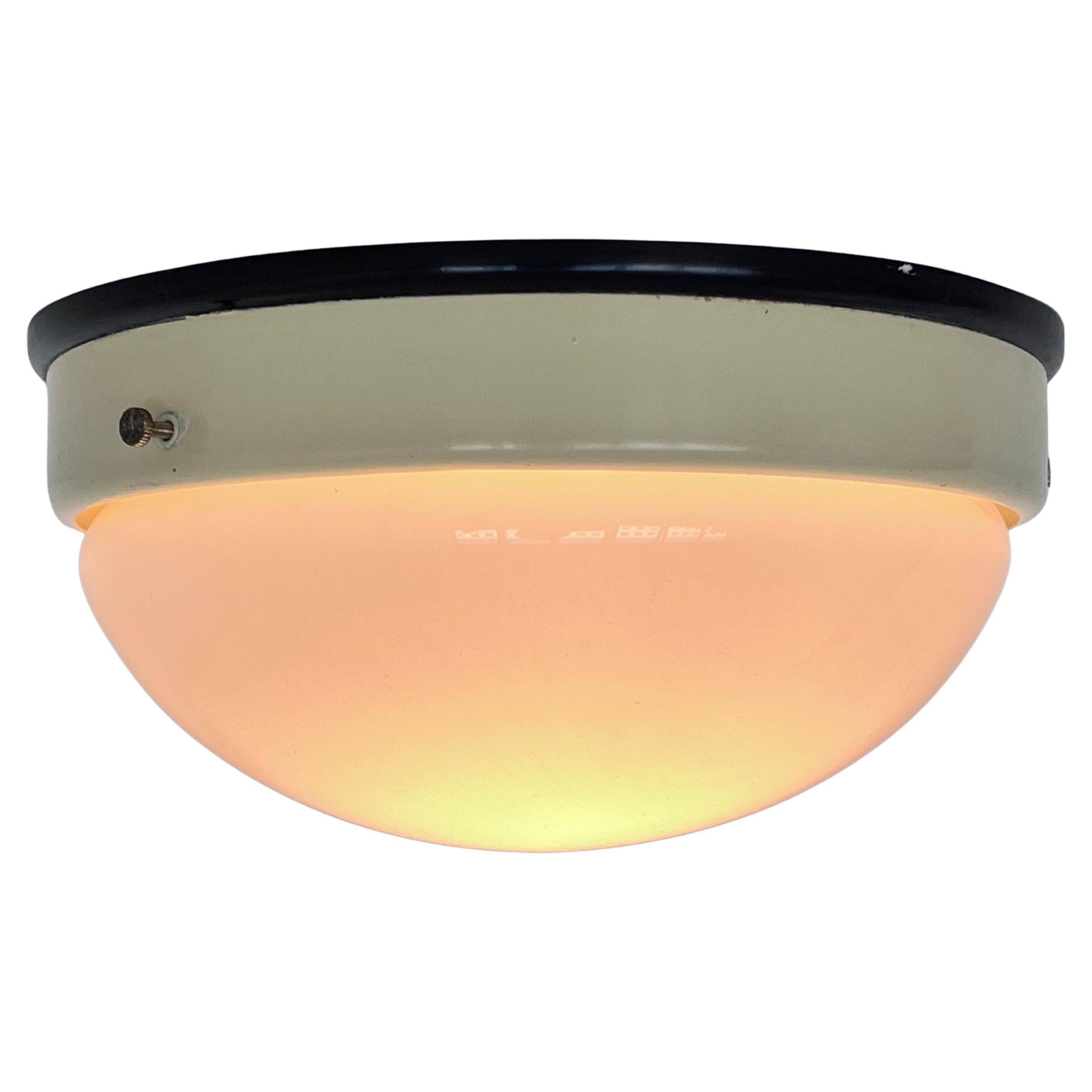 Paire de plafonniers ou appliques encastrées de style Bauhaus en bakélite, années 1940