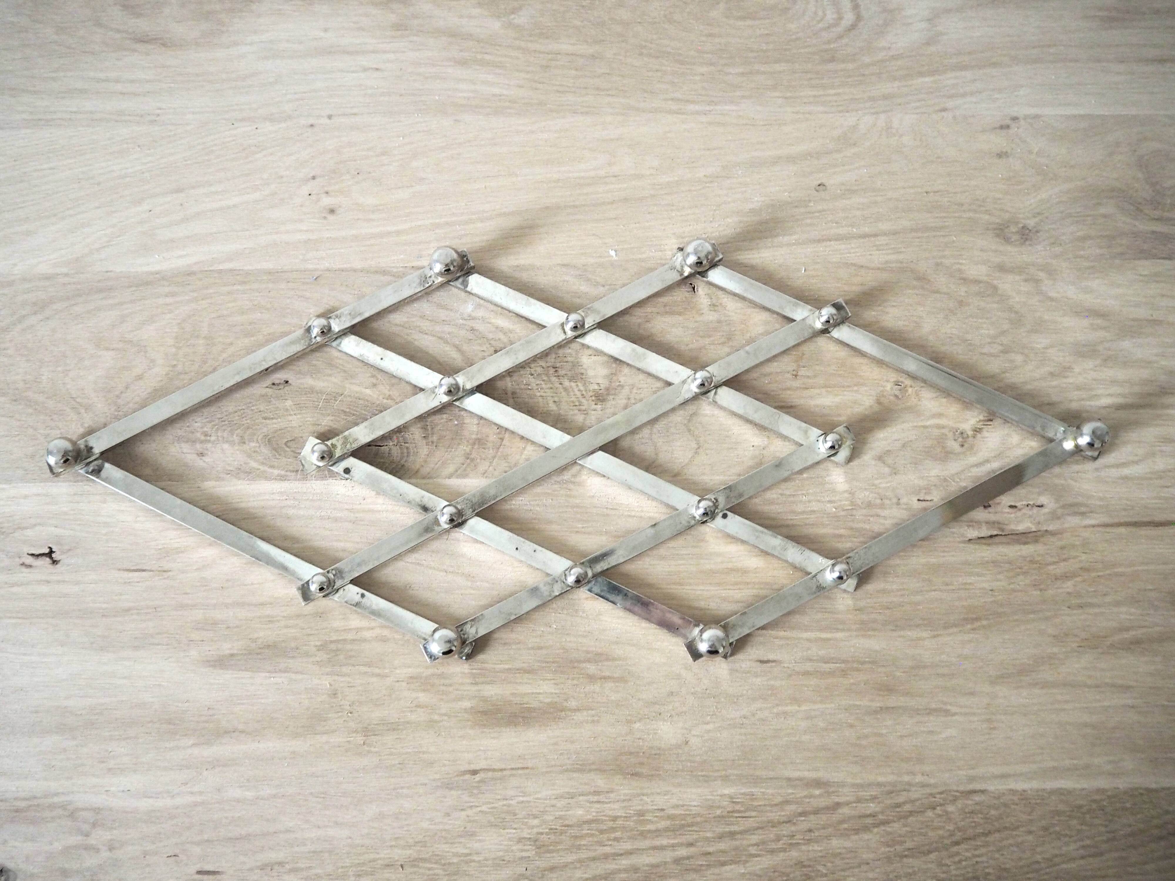 Expandable silver plated trivet